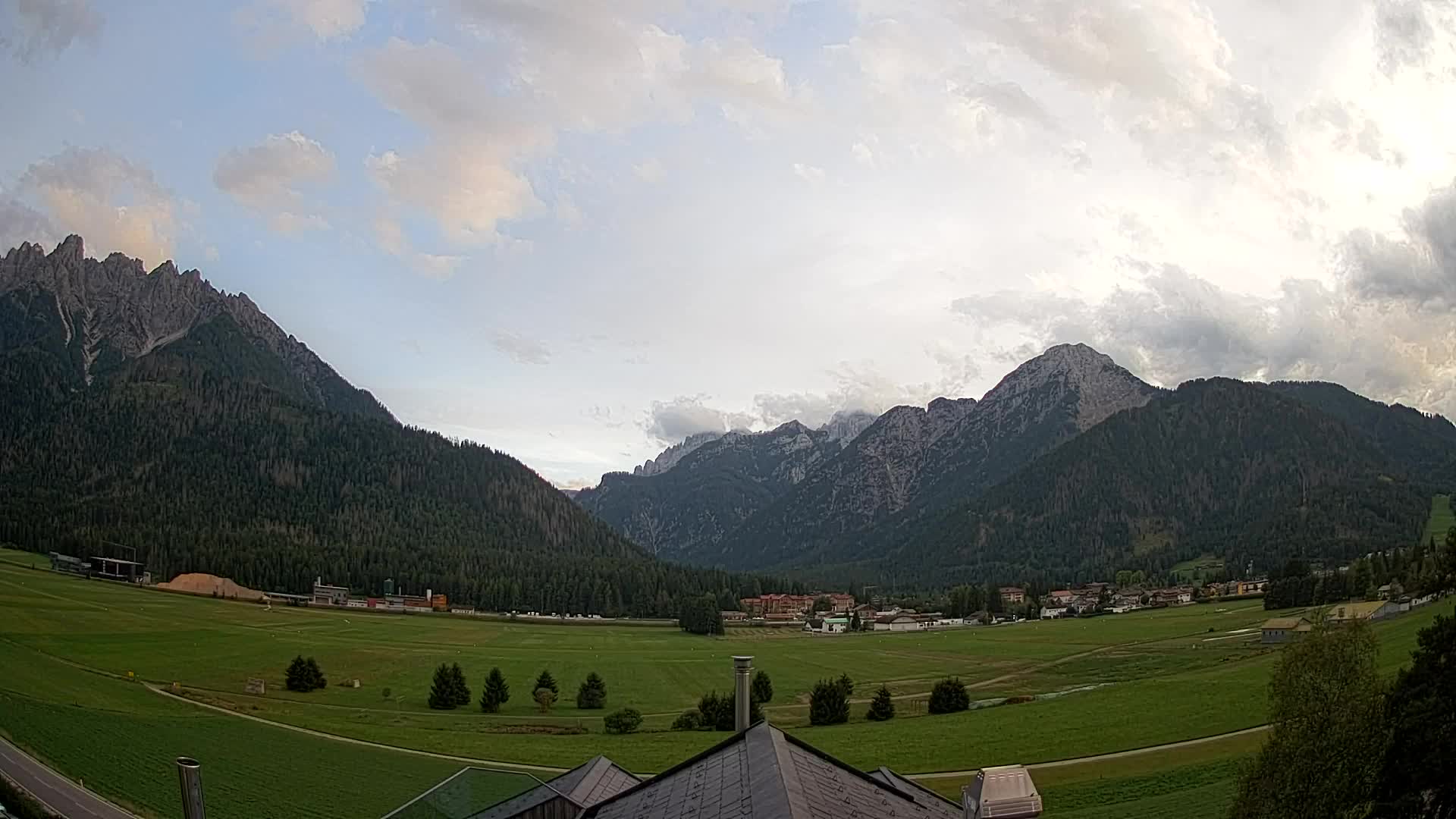 Web kamera Toblach Dolomiti – Pogled s Hotela Rosengarten