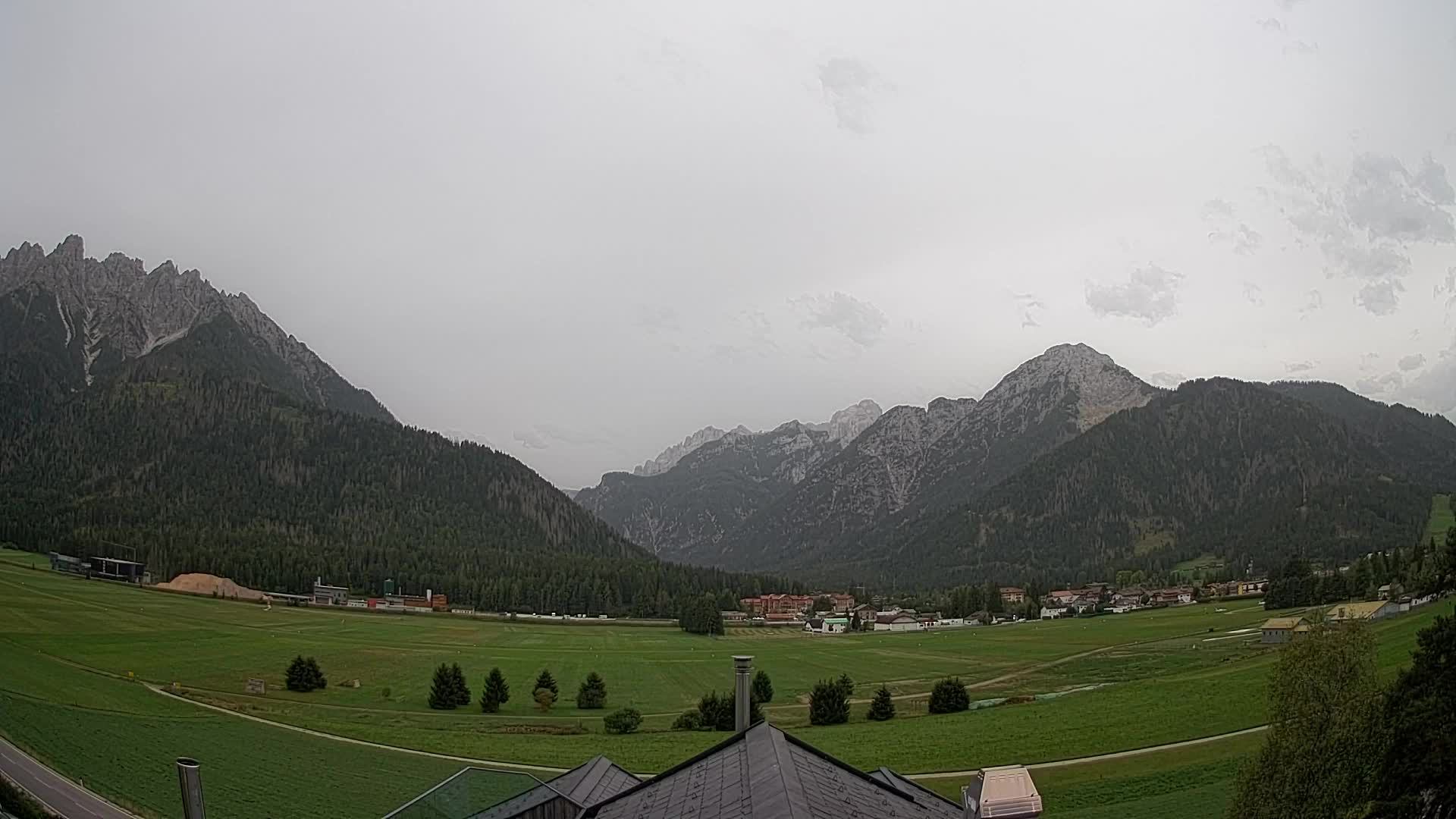 Spletna kamera Toblach Dolomiti – Pogled iz hotela Rosengarten