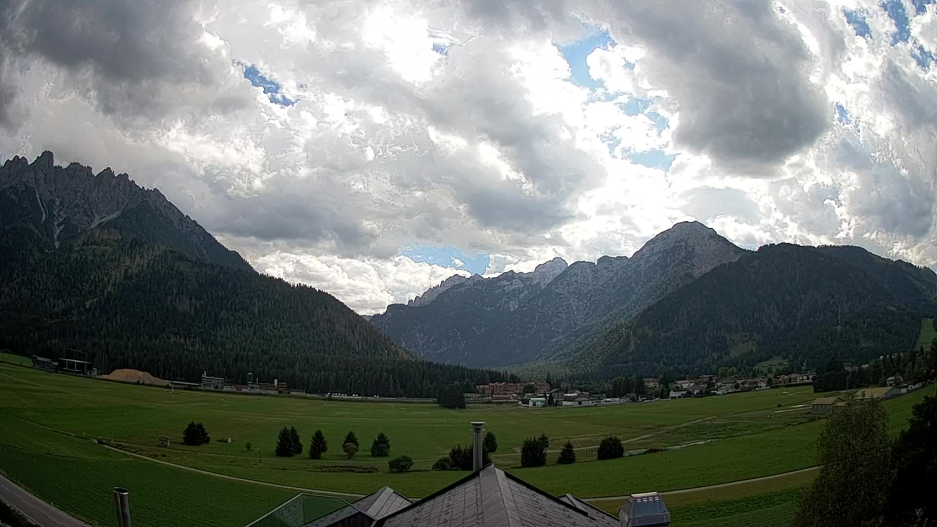 Web kamera Toblach Dolomiti – Pogled s Hotela Rosengarten