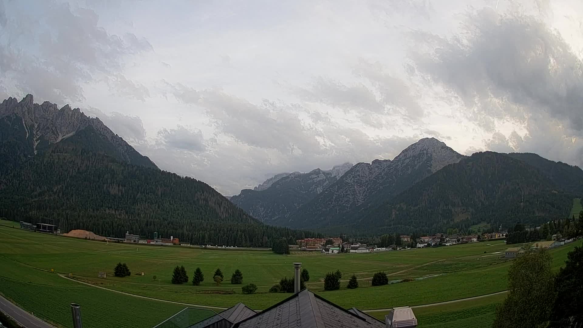 Spletna kamera Toblach Dolomiti – Pogled iz hotela Rosengarten