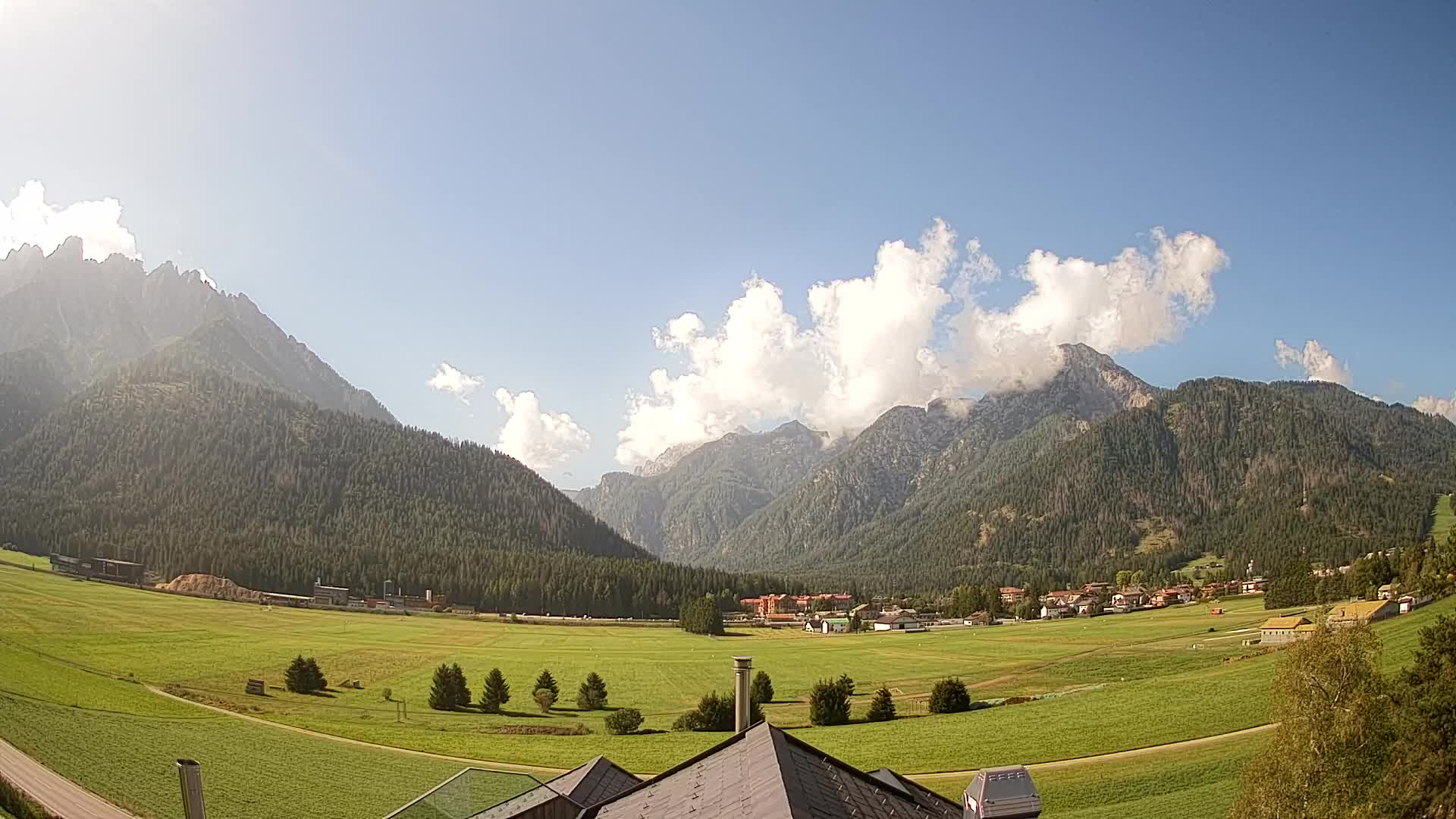 Web kamera Toblach Dolomiti – Pogled s Hotela Rosengarten