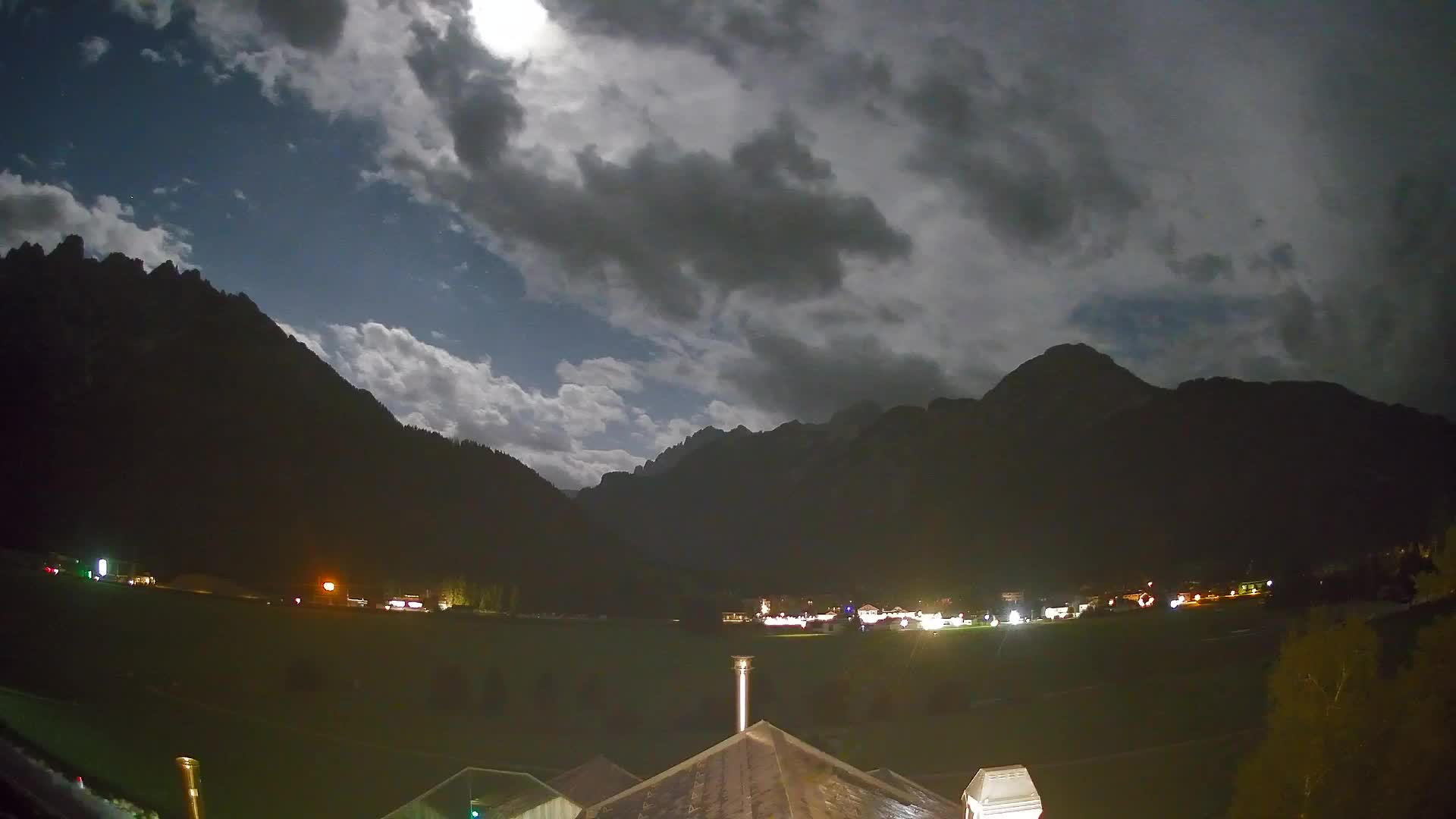 Web kamera Toblach Dolomiti – Pogled s Hotela Rosengarten