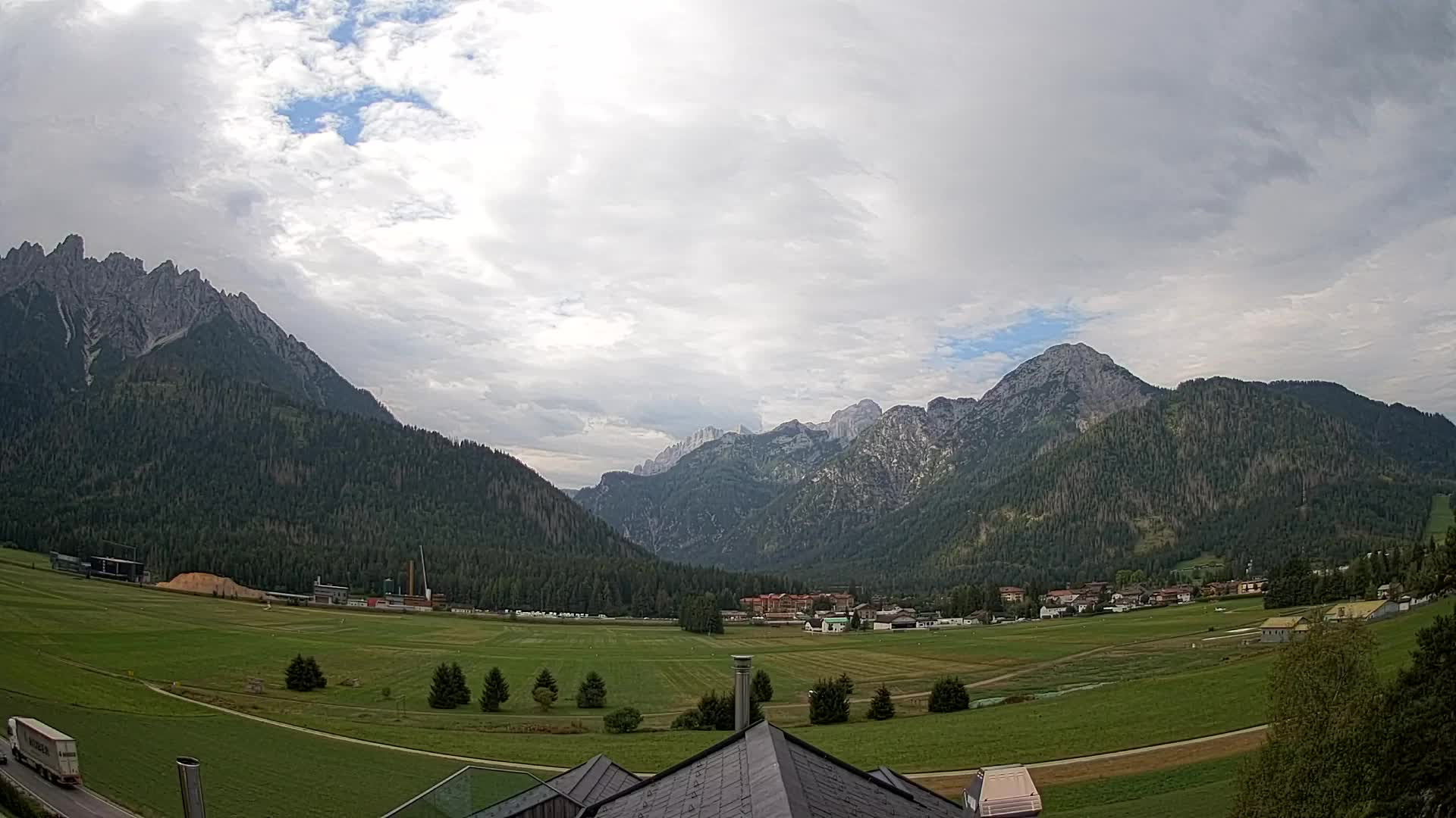 Webcam Toblach Dolomites – View from Hotel Rosengarten