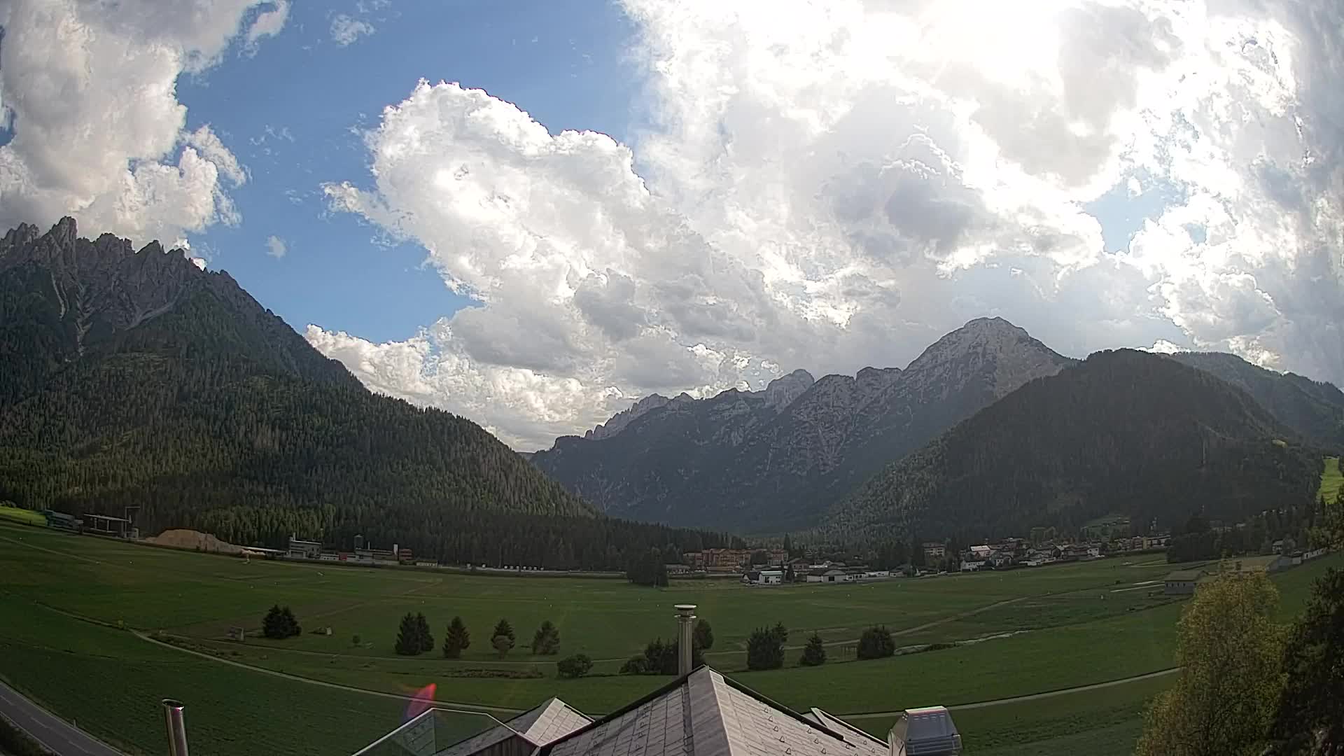 Spletna kamera Toblach Dolomiti – Pogled iz hotela Rosengarten