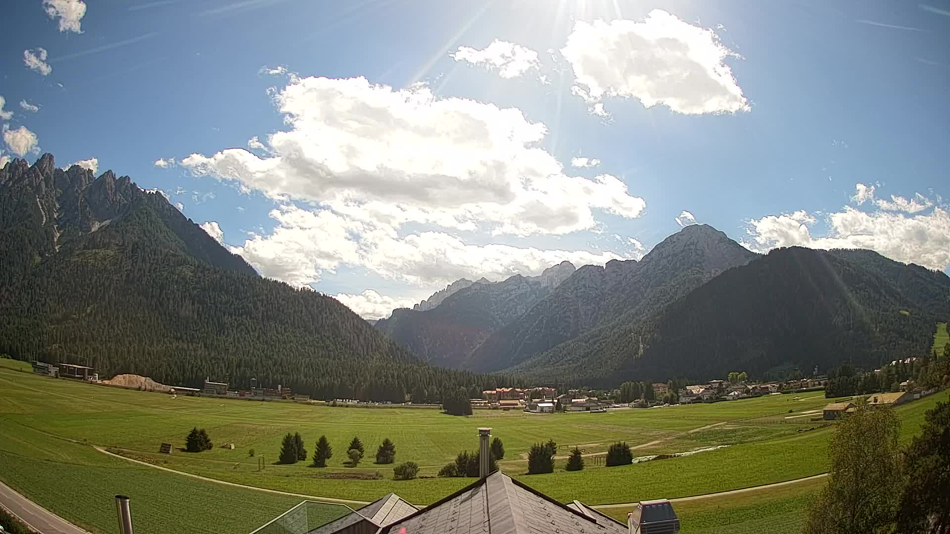 Spletna kamera Toblach Dolomiti – Pogled iz hotela Rosengarten