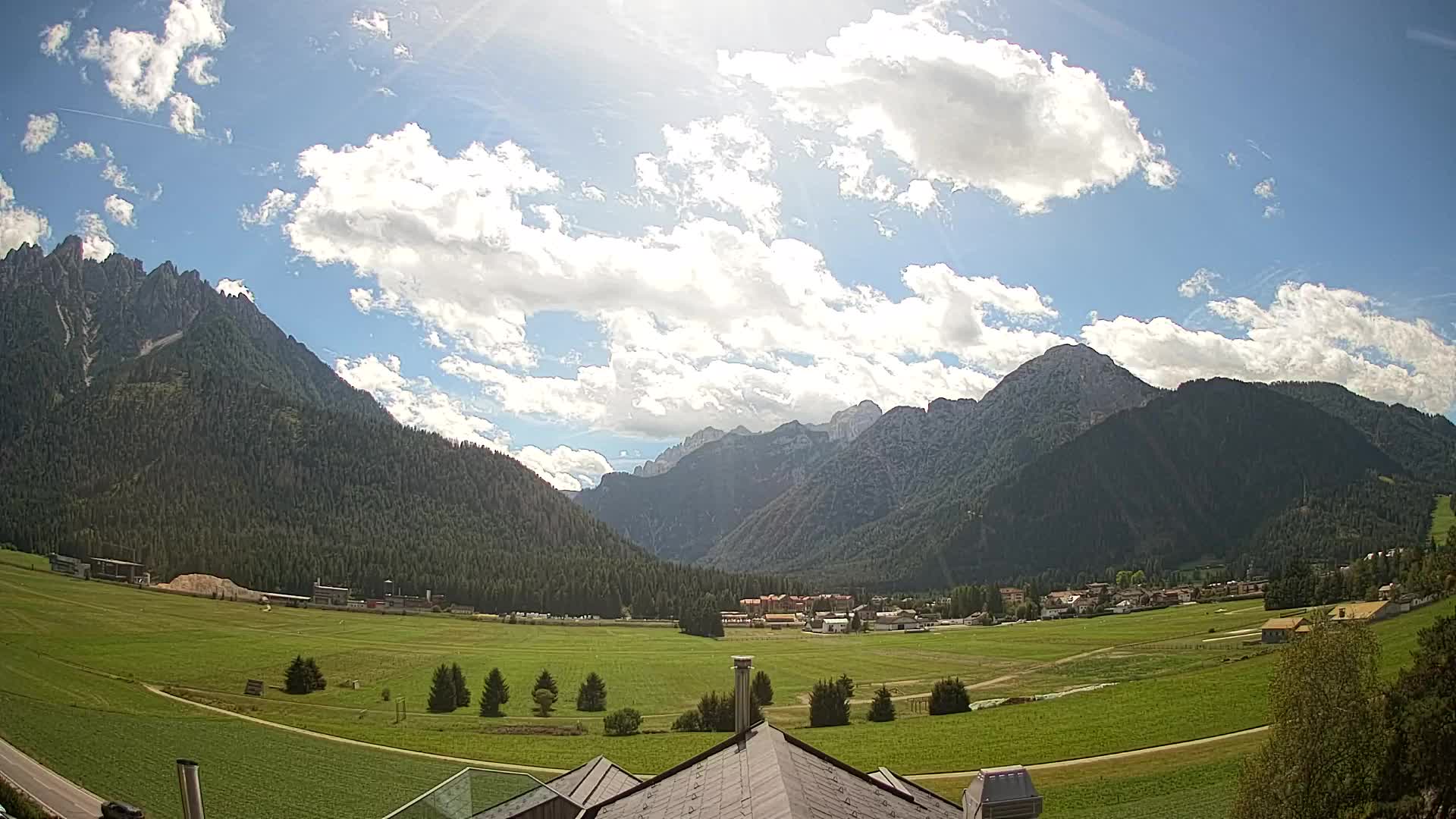Web kamera Toblach Dolomiti – Pogled s Hotela Rosengarten