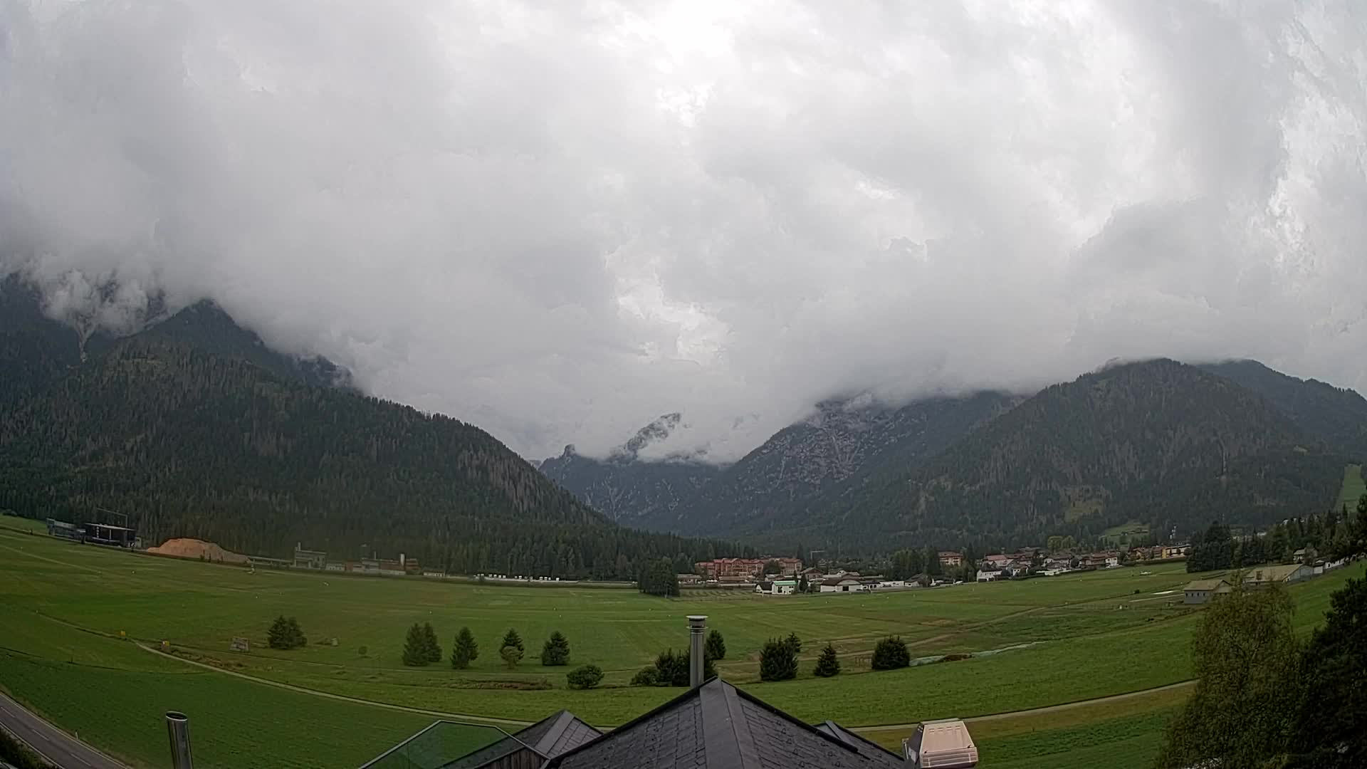 Web kamera Toblach Dolomiti – Pogled s Hotela Rosengarten