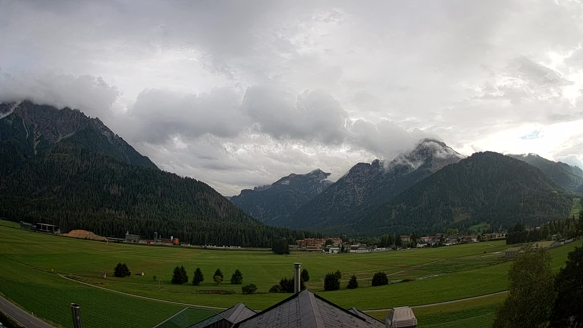 Web kamera Toblach Dolomiti – Pogled s Hotela Rosengarten