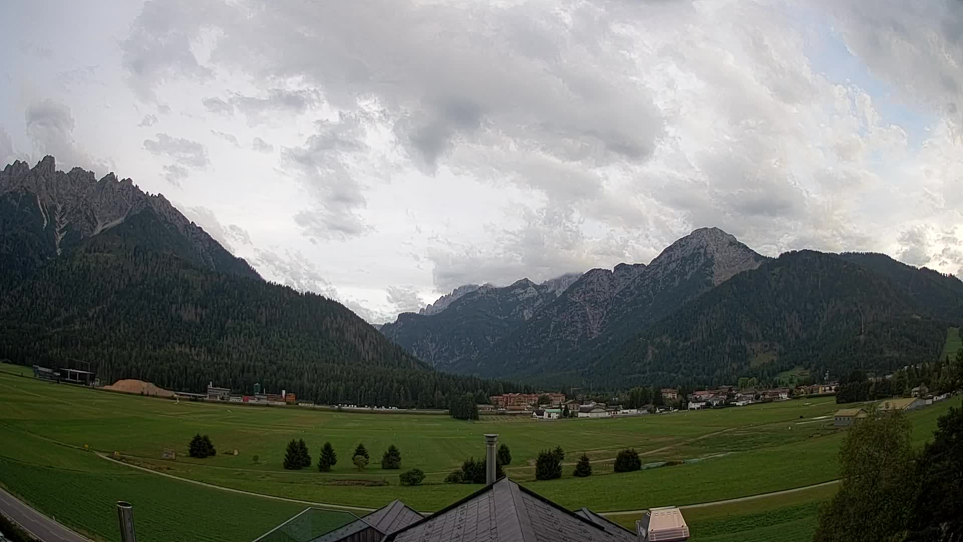 Spletna kamera Toblach Dolomiti – Pogled iz hotela Rosengarten