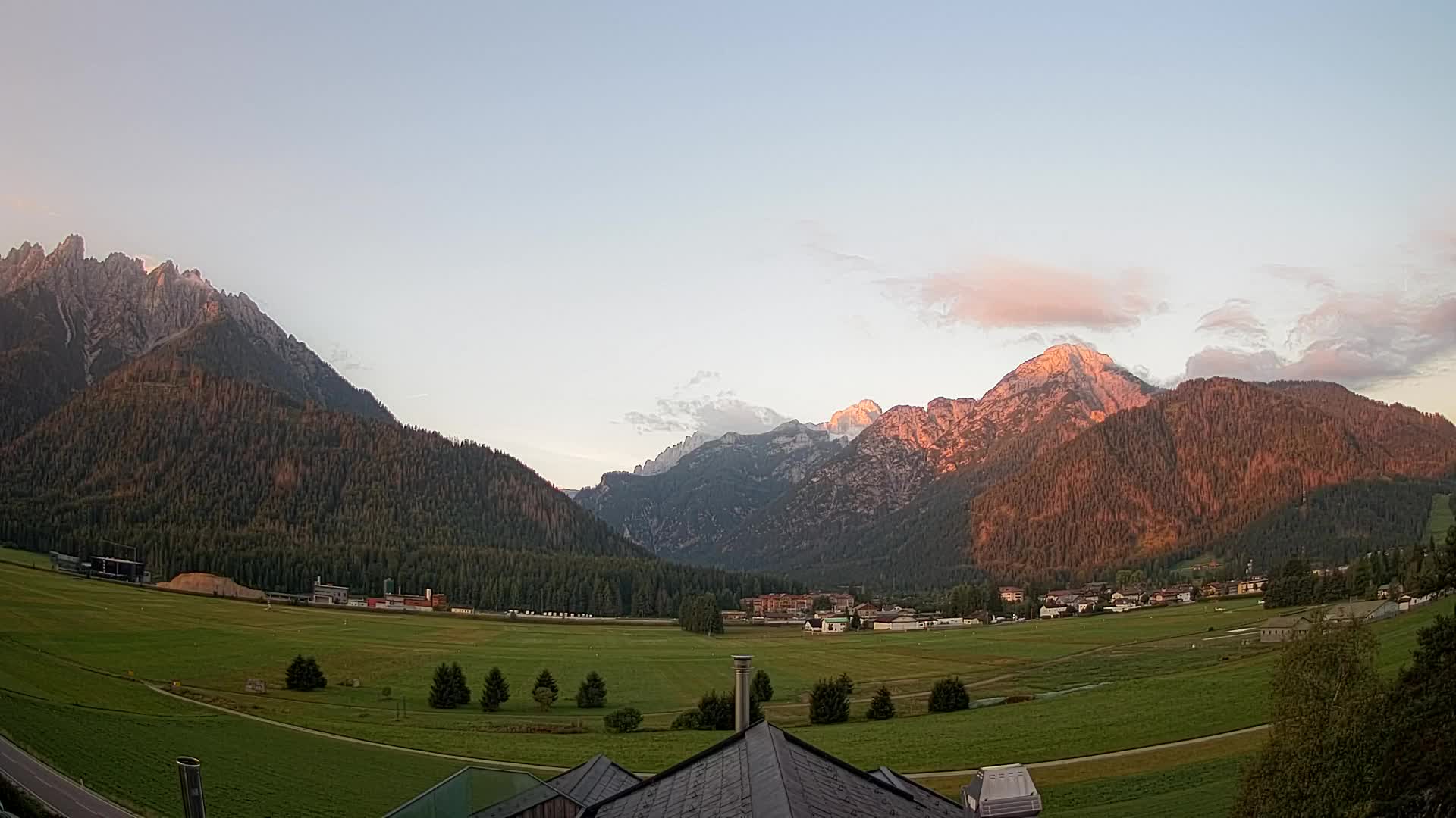 Web kamera Toblach Dolomiti – Pogled s Hotela Rosengarten