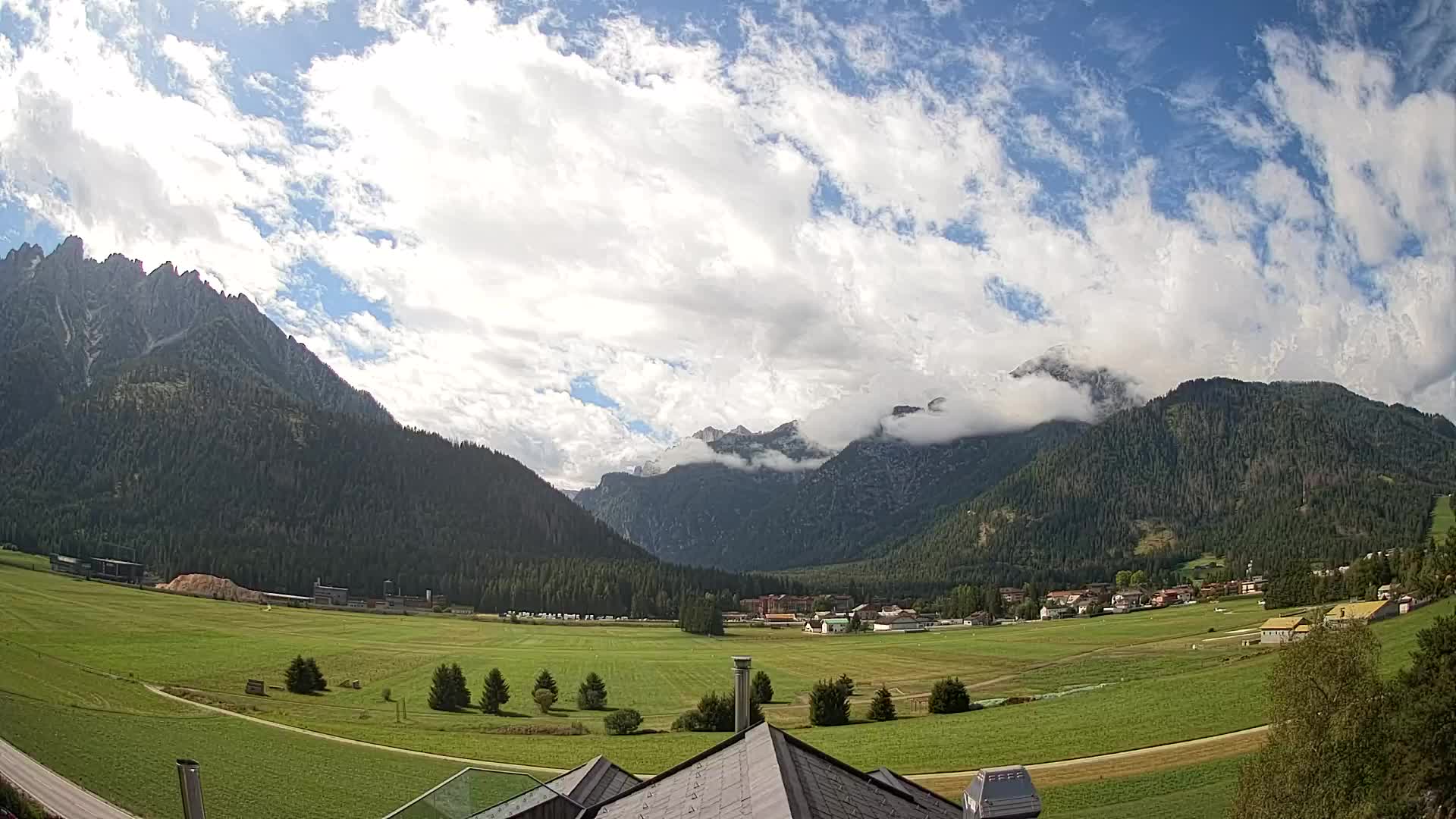 Web kamera Toblach Dolomiti – Pogled s Hotela Rosengarten
