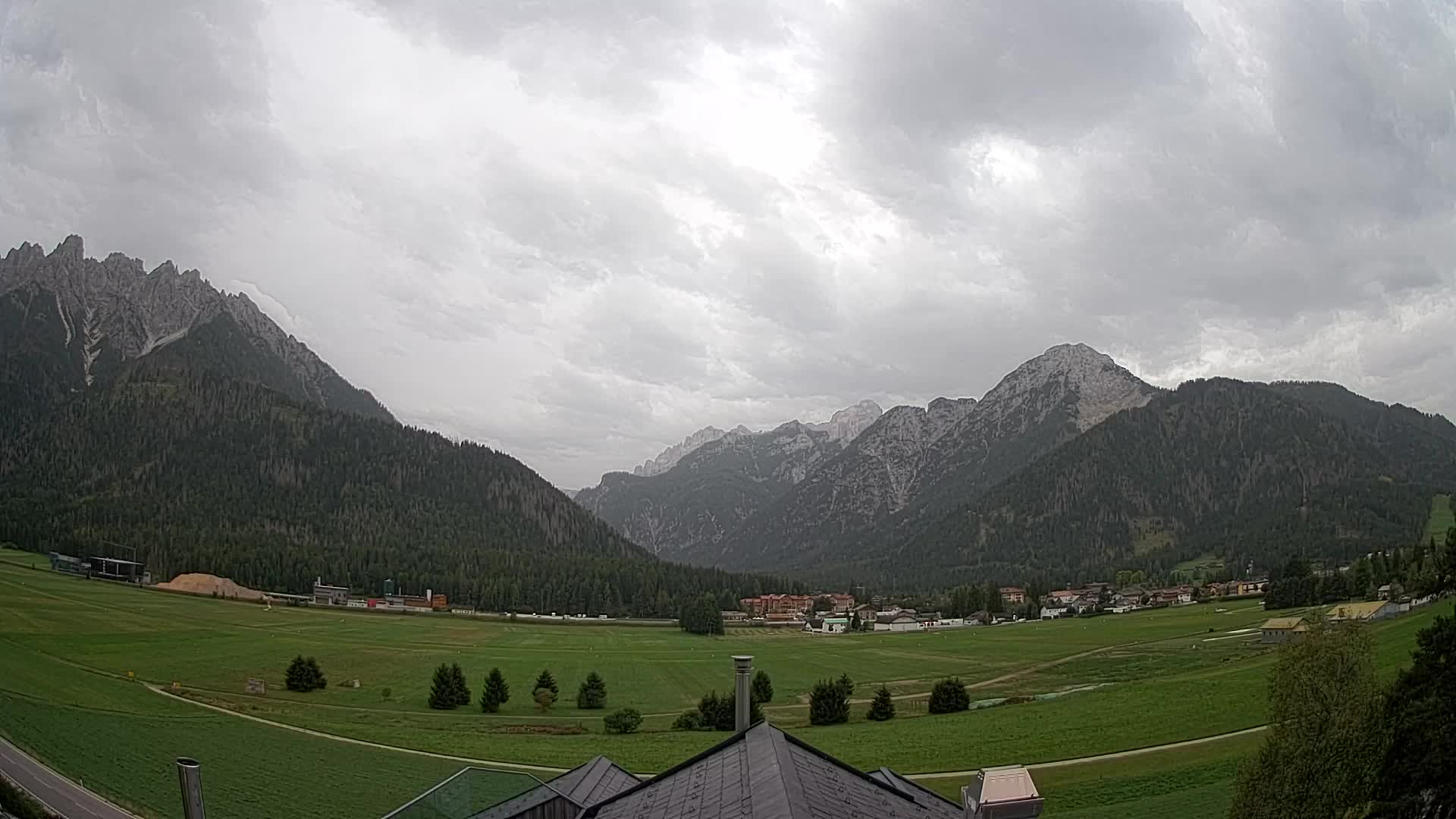 Spletna kamera Toblach Dolomiti – Pogled iz hotela Rosengarten