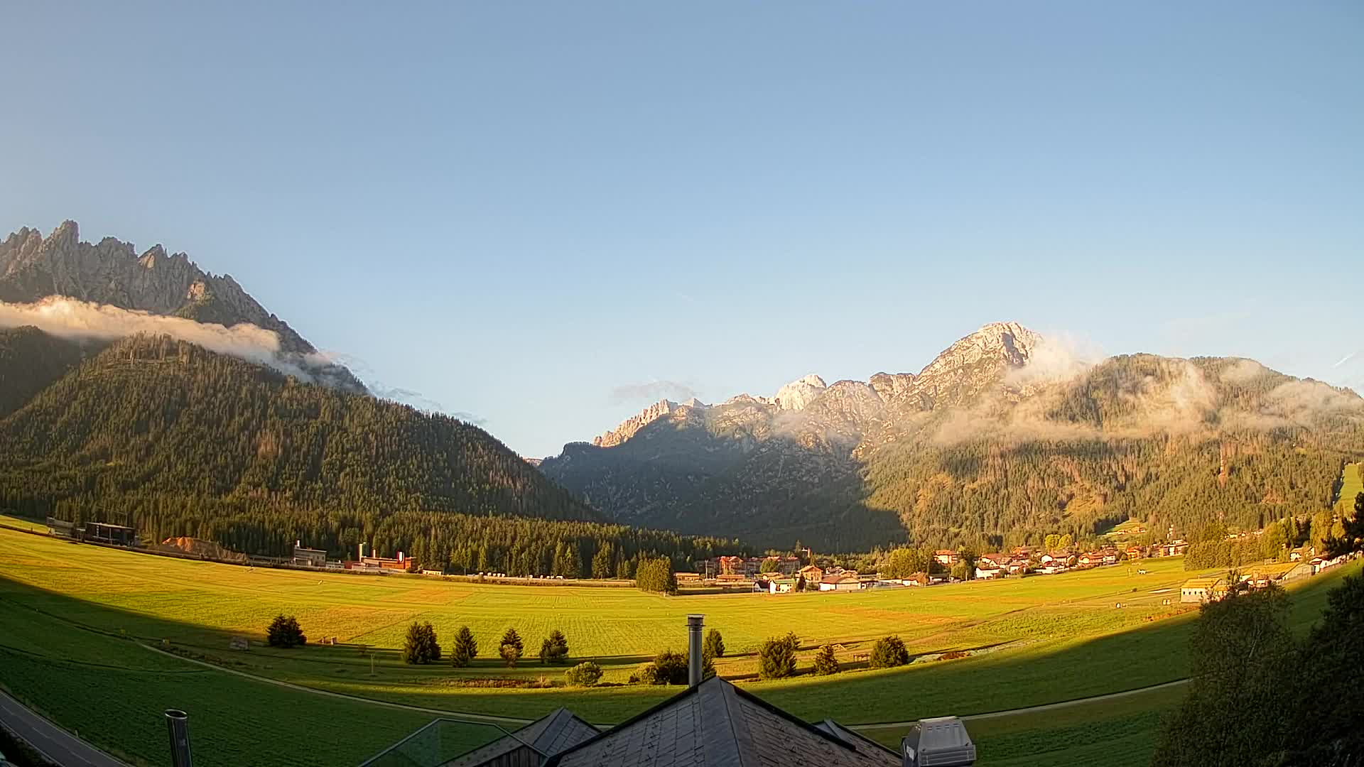 Spletna kamera Toblach Dolomiti – Pogled iz hotela Rosengarten