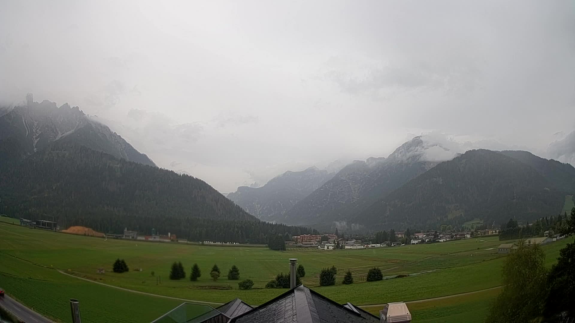 Spletna kamera Toblach Dolomiti – Pogled iz hotela Rosengarten