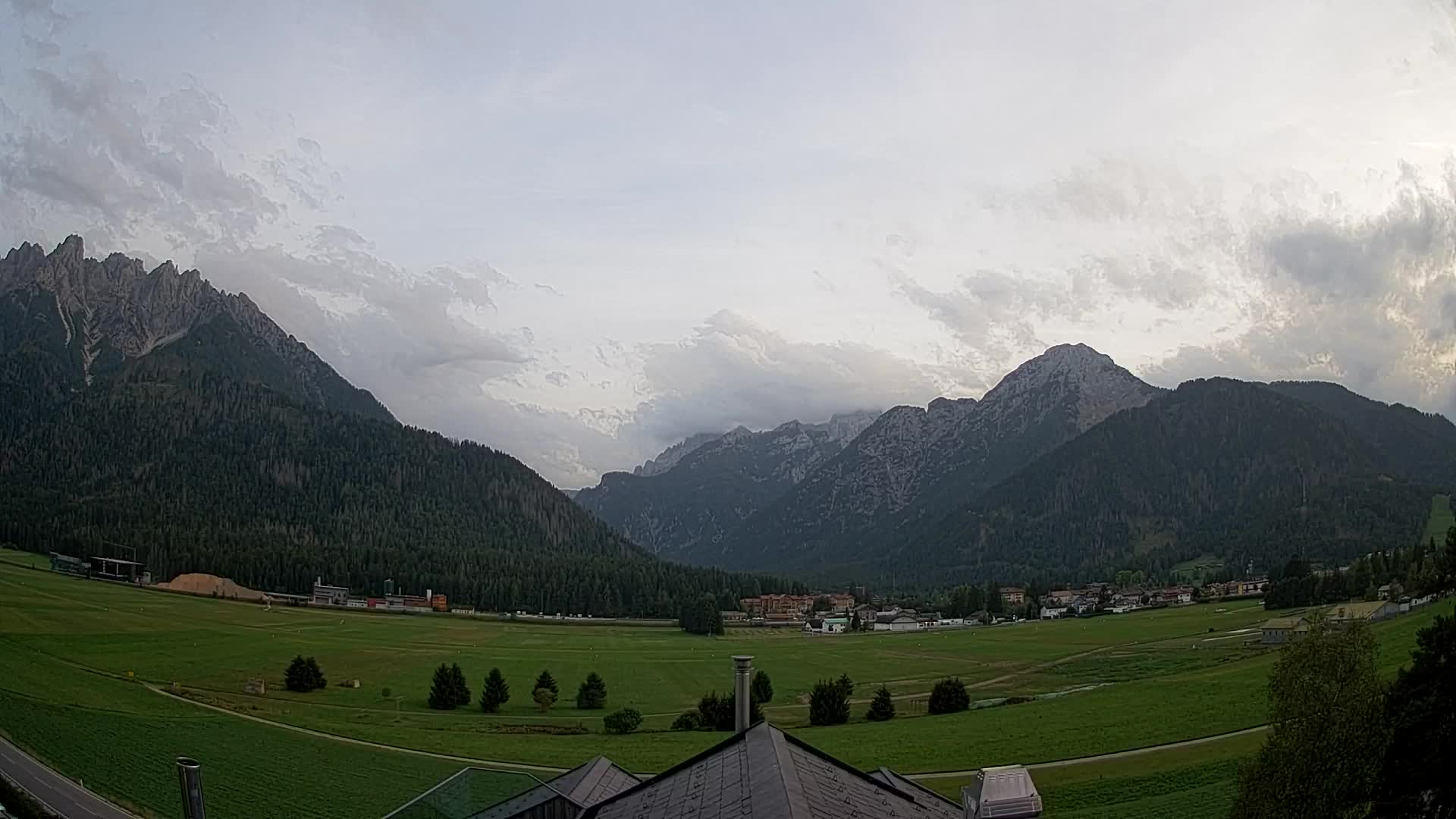 Web kamera Toblach Dolomiti – Pogled s Hotela Rosengarten