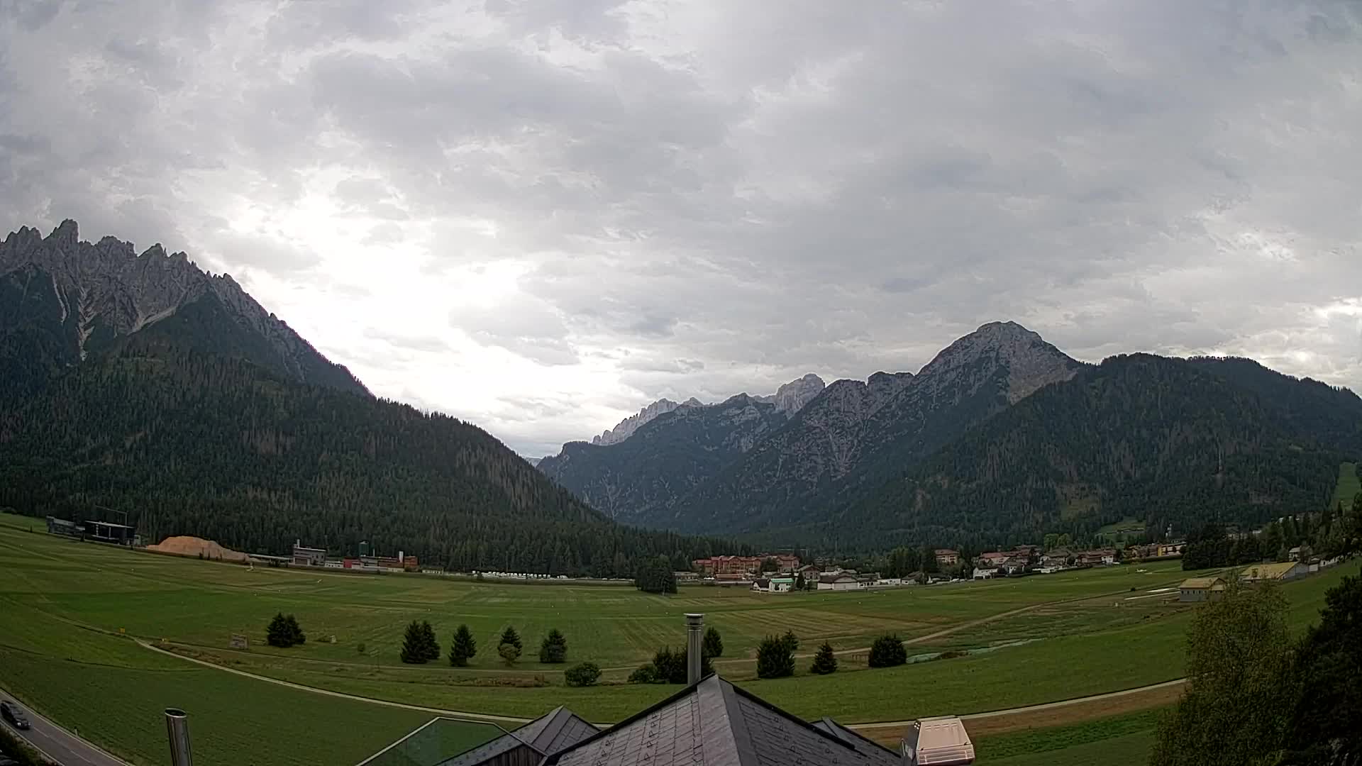 Web kamera Toblach Dolomiti – Pogled s Hotela Rosengarten