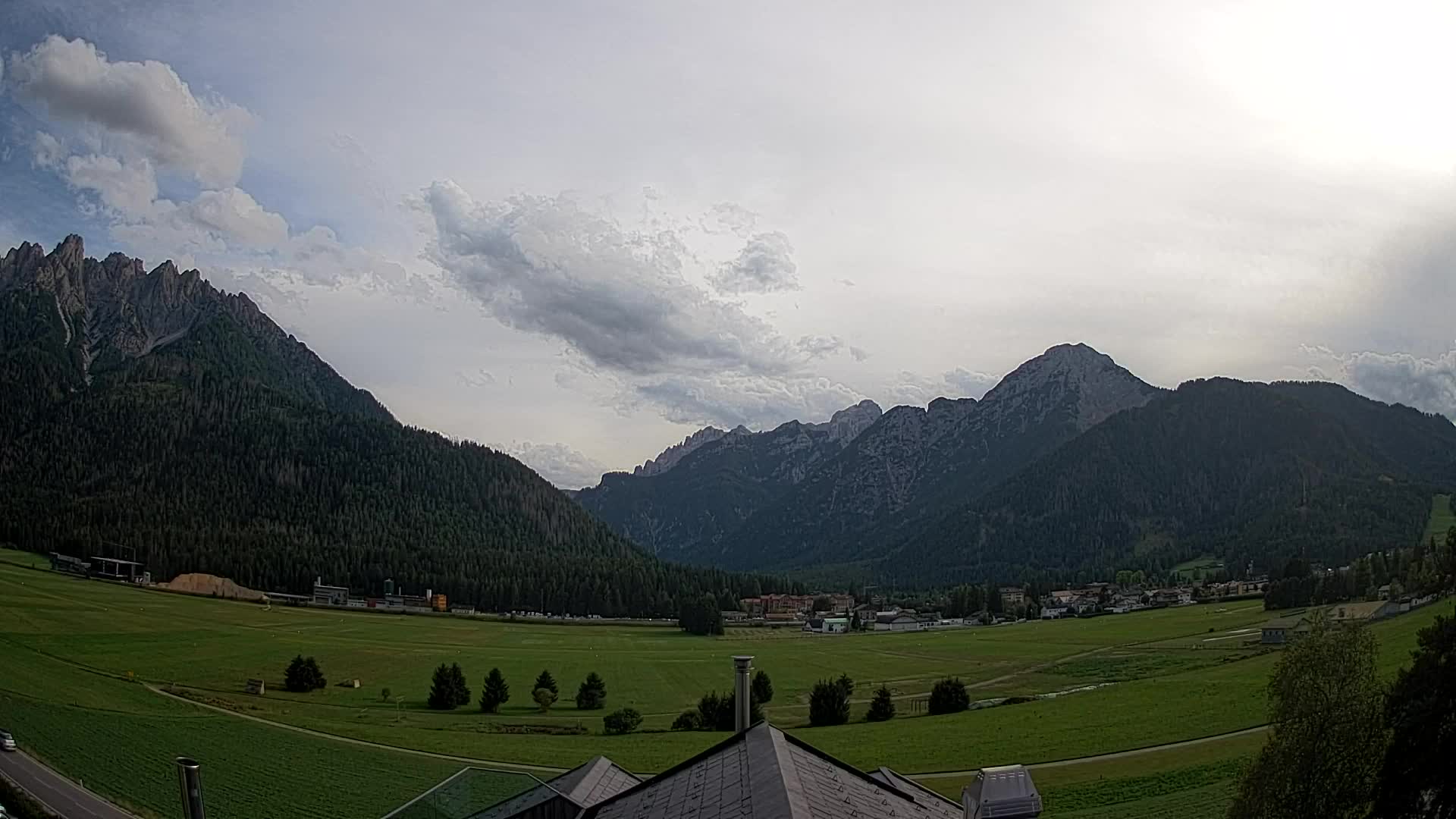 Web kamera Toblach Dolomiti – Pogled s Hotela Rosengarten