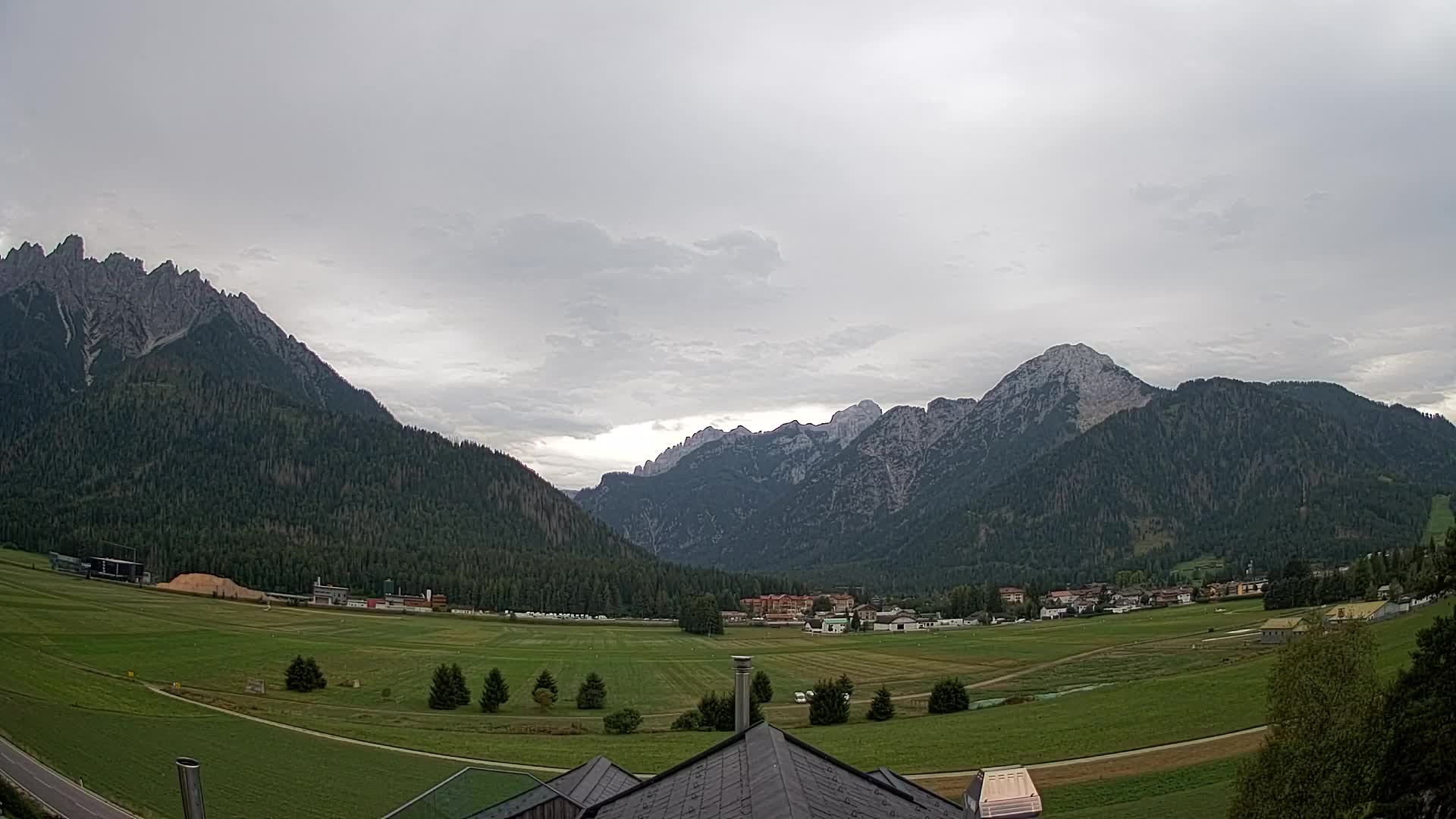Web kamera Toblach Dolomiti – Pogled s Hotela Rosengarten