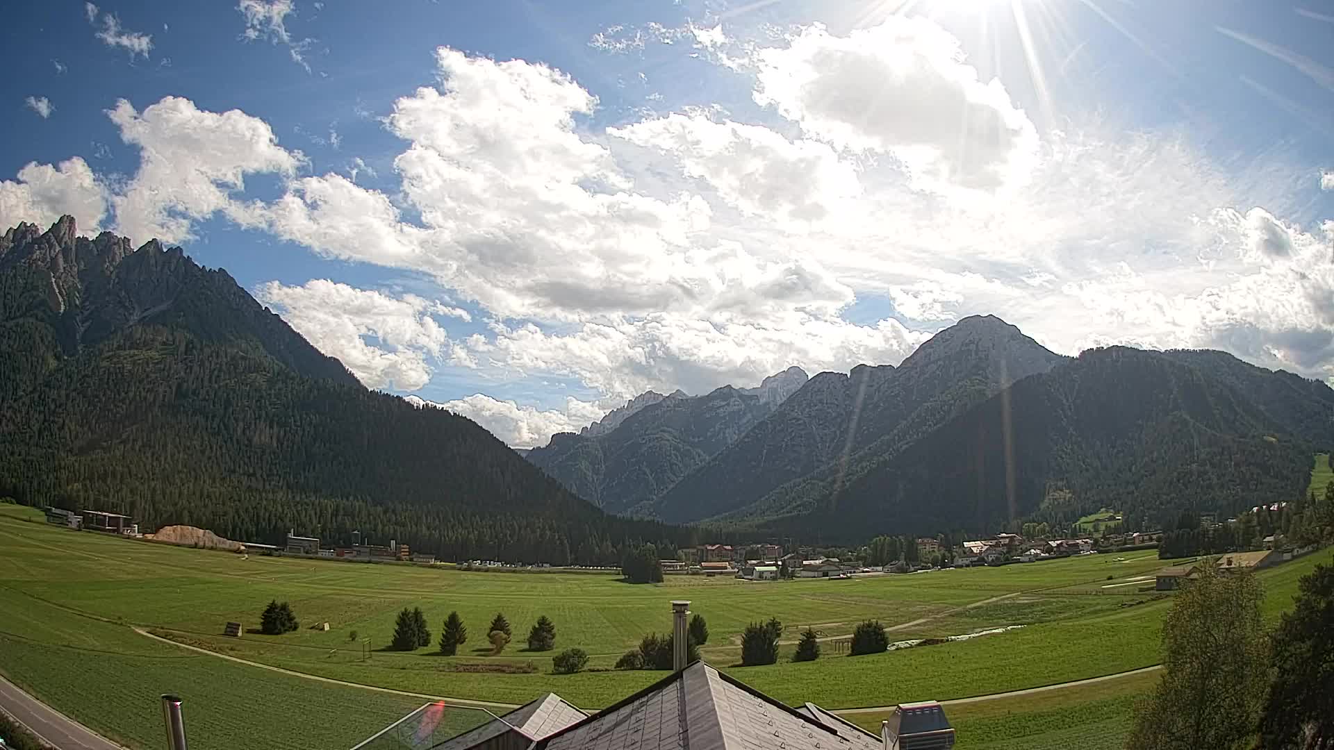 Web kamera Toblach Dolomiti – Pogled s Hotela Rosengarten