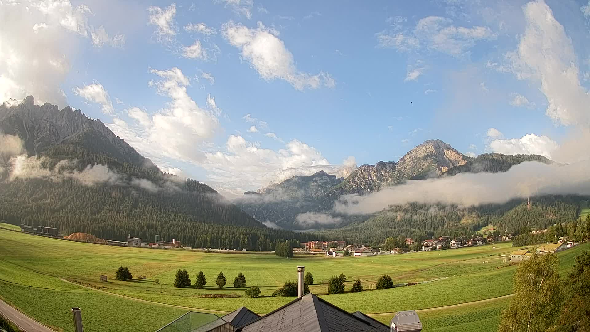Spletna kamera Toblach Dolomiti – Pogled iz hotela Rosengarten