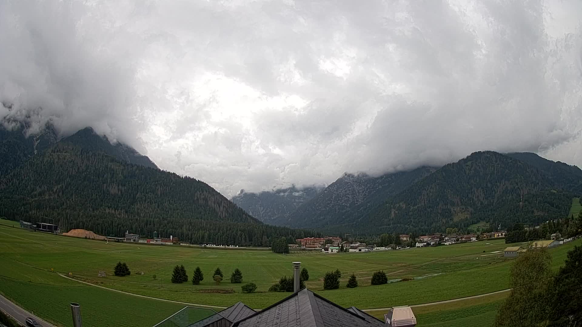Spletna kamera Toblach Dolomiti – Pogled iz hotela Rosengarten
