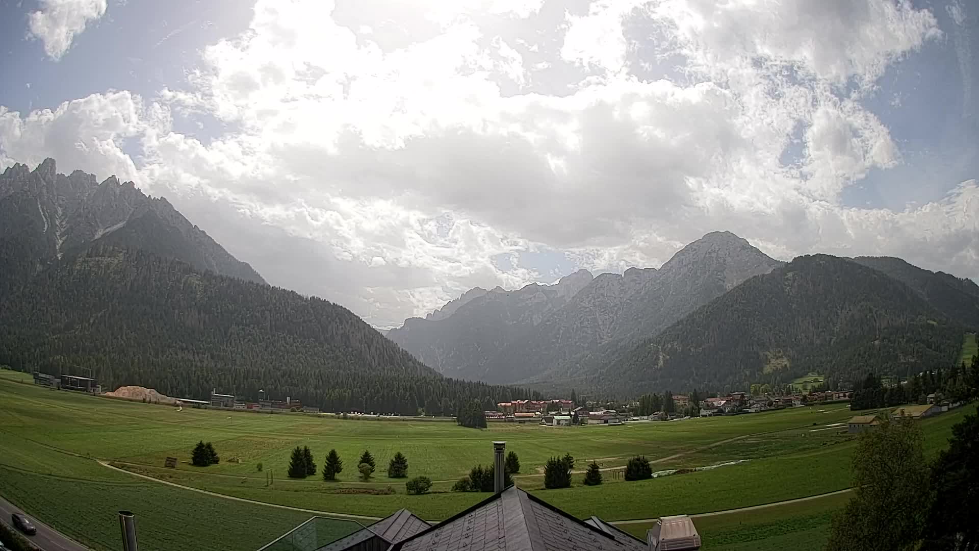 Web kamera Toblach Dolomiti – Pogled s Hotela Rosengarten