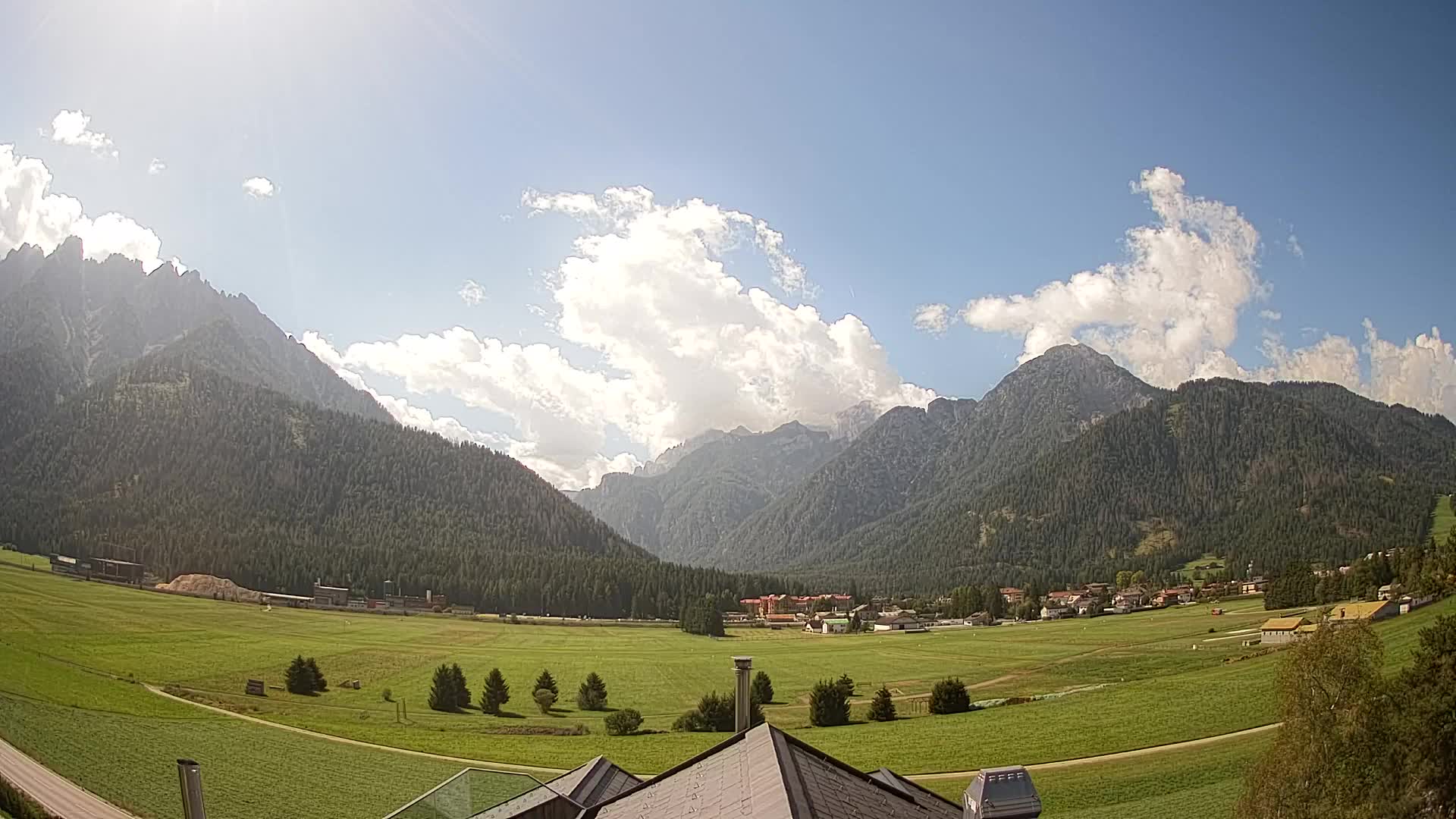 Web kamera Toblach Dolomiti – Pogled s Hotela Rosengarten
