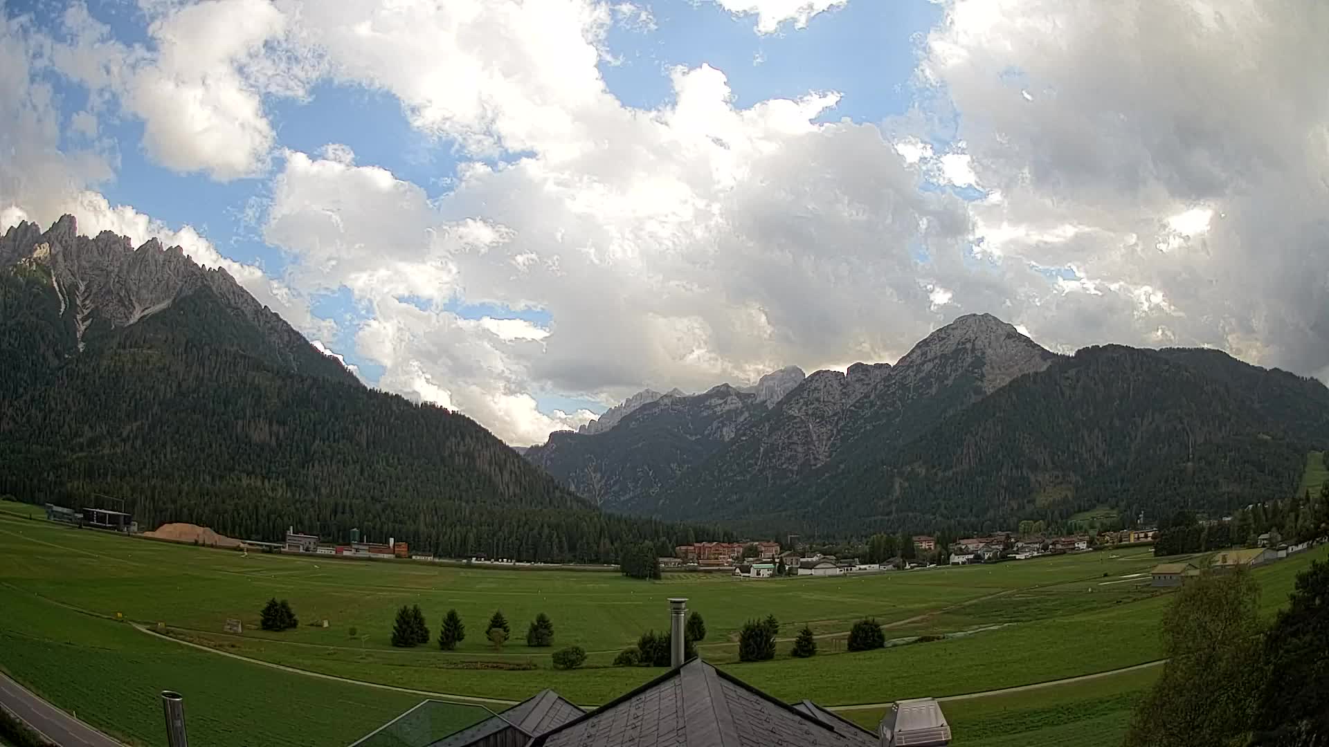 Web kamera Toblach Dolomiti – Pogled s Hotela Rosengarten