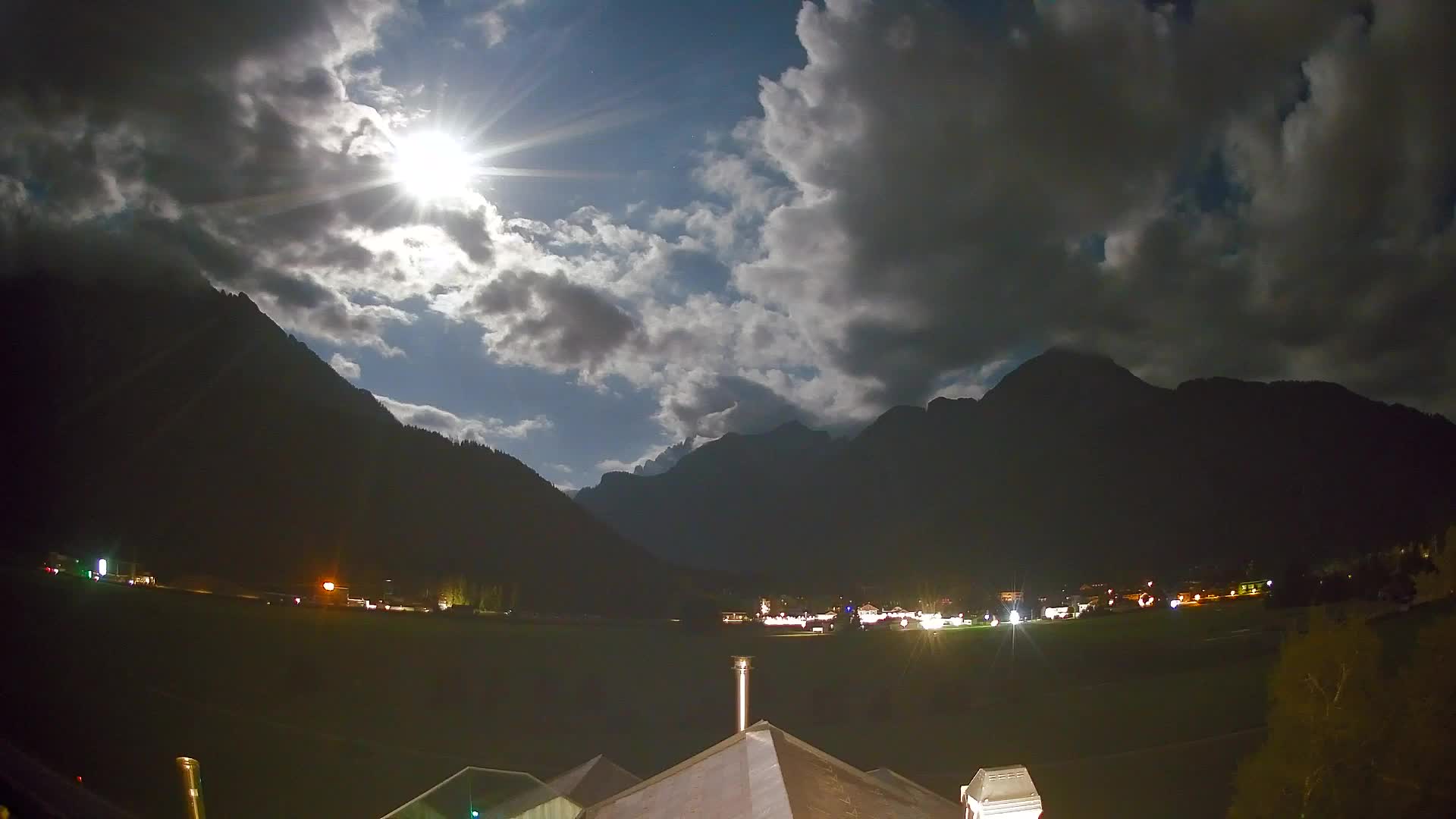 Spletna kamera Toblach Dolomiti – Pogled iz hotela Rosengarten