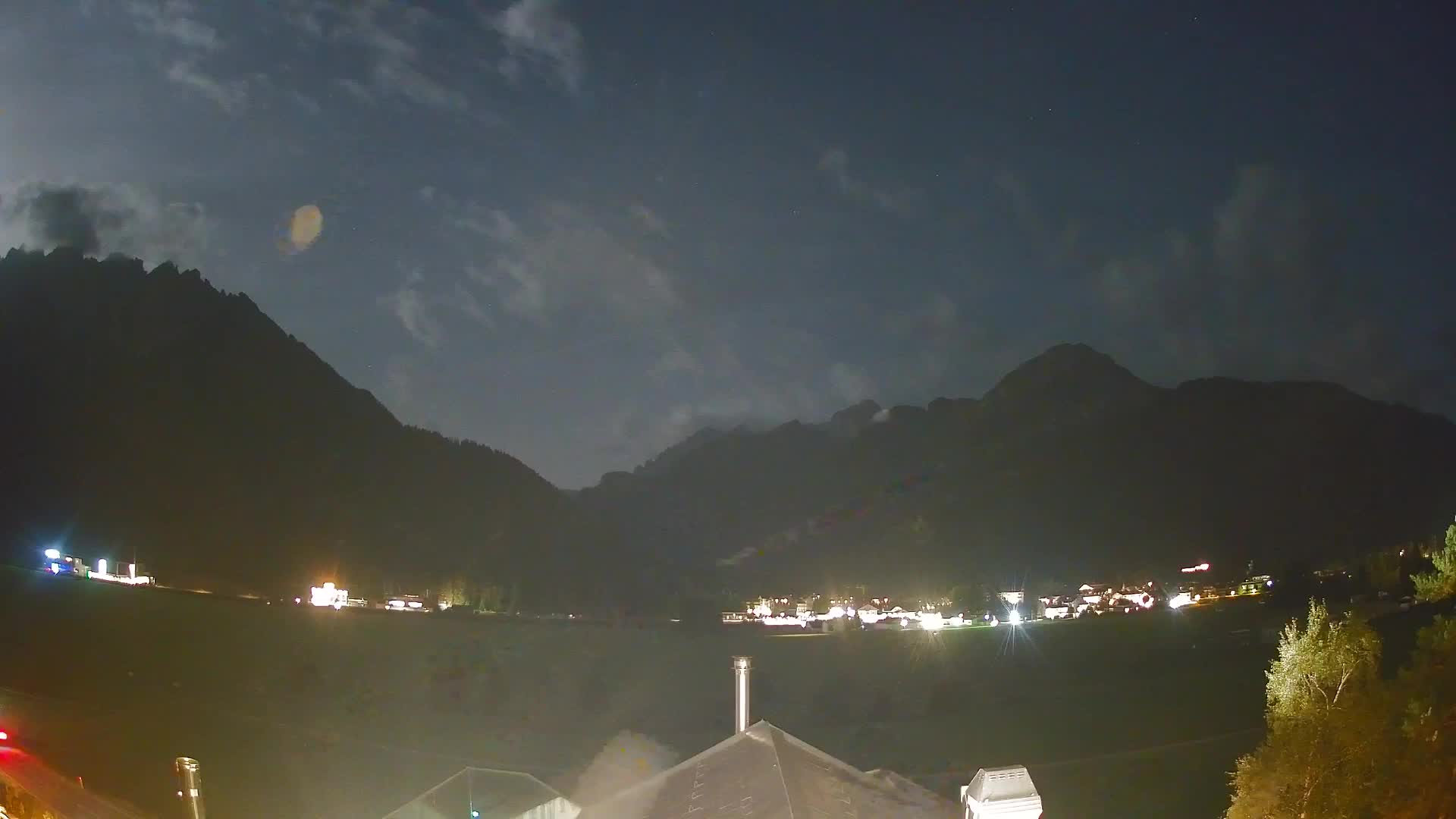 Web kamera Toblach Dolomiti – Pogled s Hotela Rosengarten