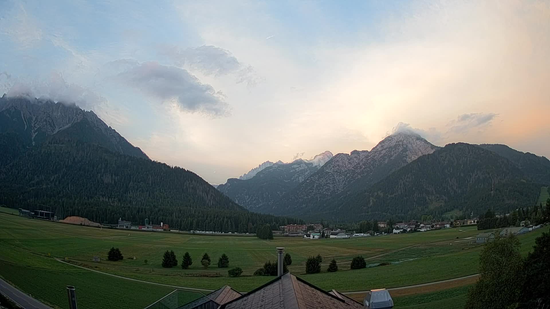 Spletna kamera Toblach Dolomiti – Pogled iz hotela Rosengarten