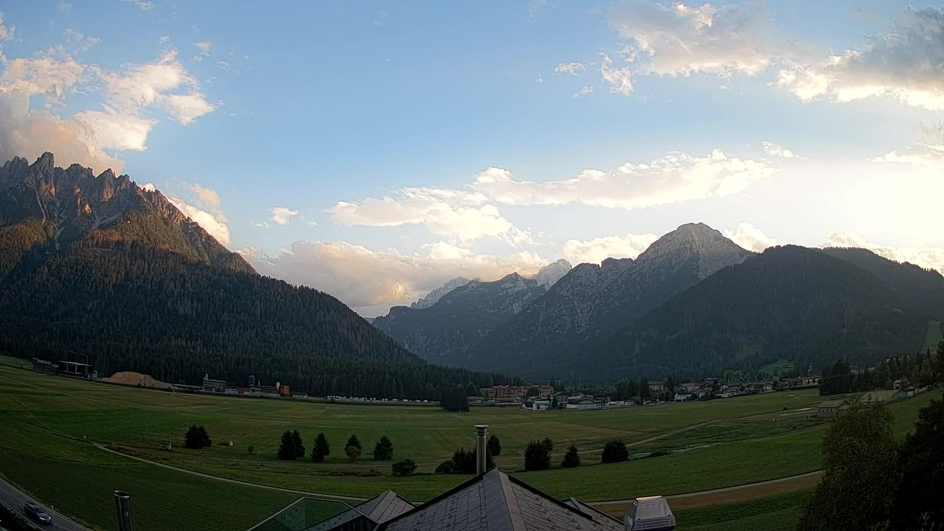 Web kamera Toblach Dolomiti – Pogled s Hotela Rosengarten