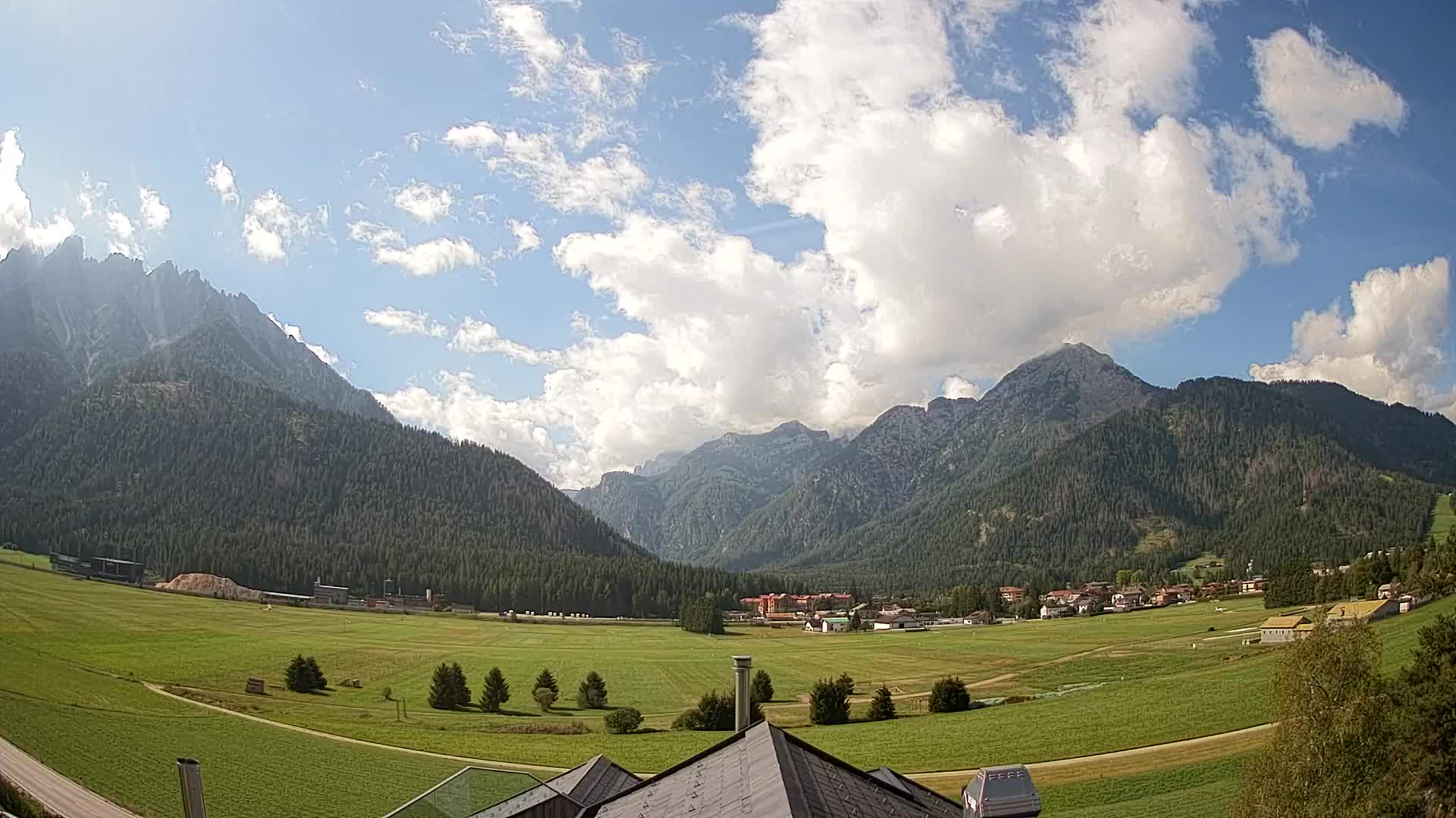 Spletna kamera Toblach Dolomiti – Pogled iz hotela Rosengarten