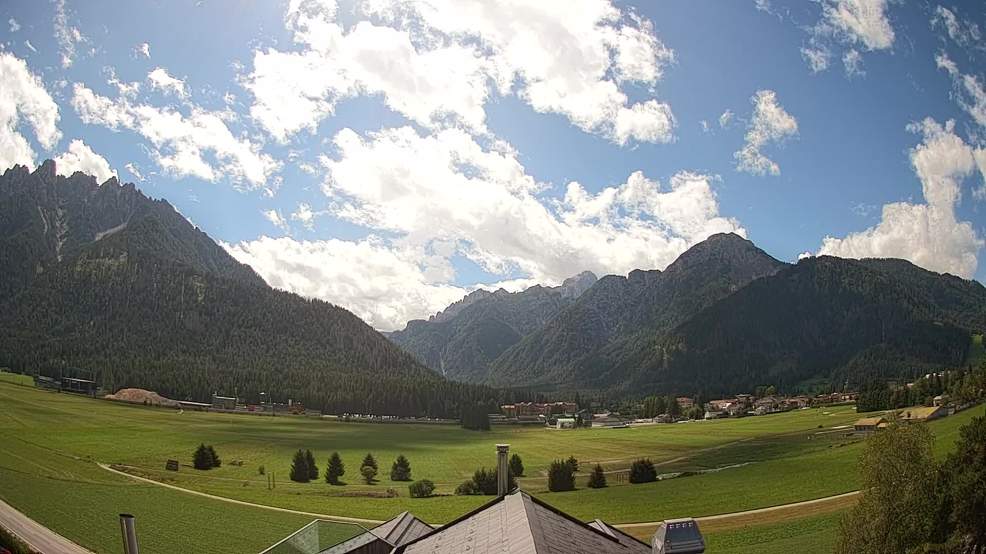 Webcam Toblach Dolomites – View from Hotel Rosengarten
