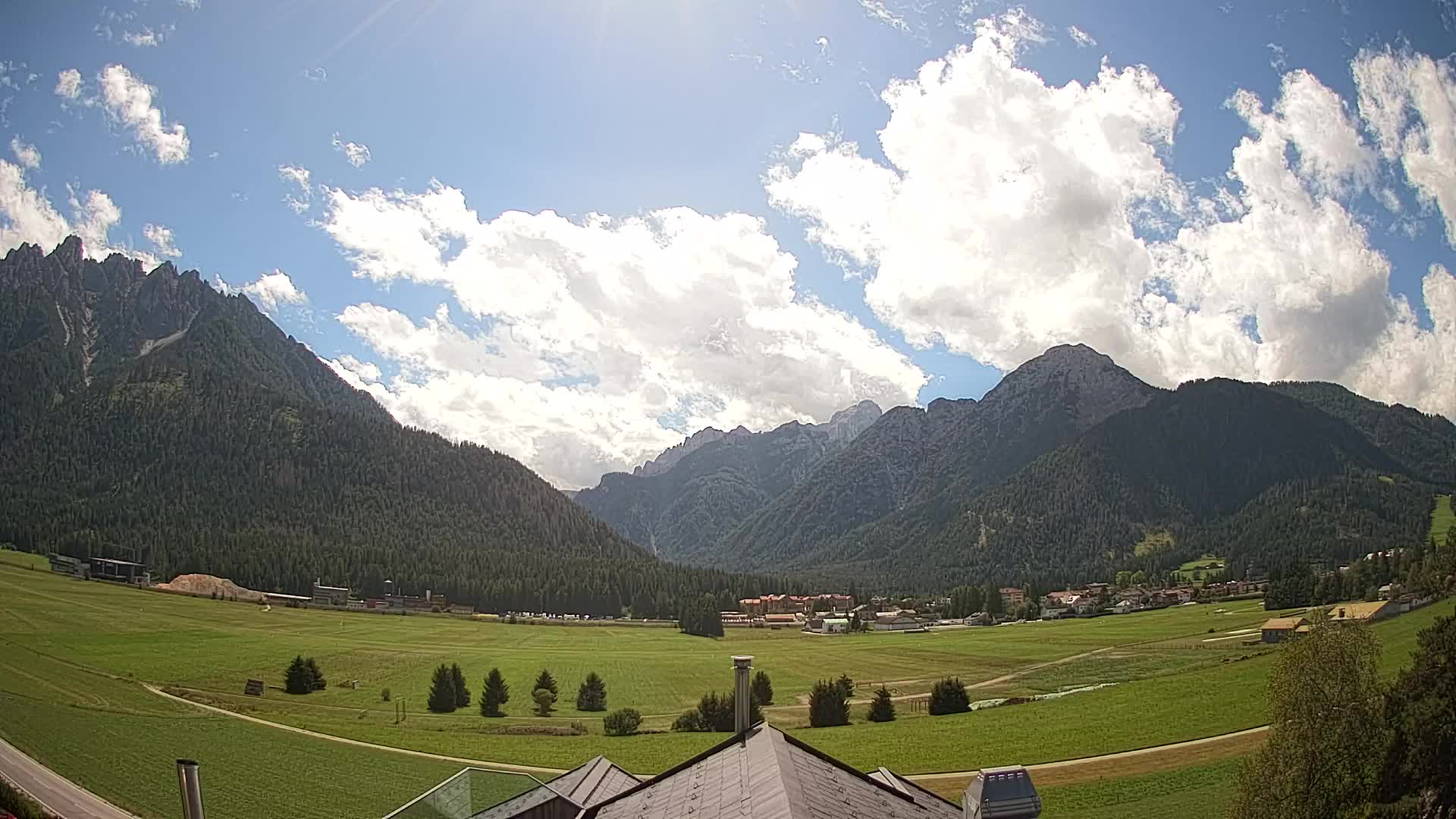 Spletna kamera Toblach Dolomiti – Pogled iz hotela Rosengarten