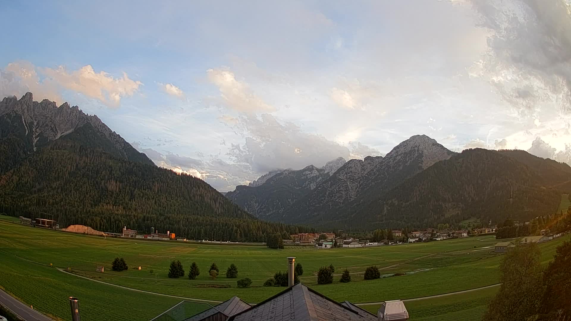 Spletna kamera Toblach Dolomiti – Pogled iz hotela Rosengarten