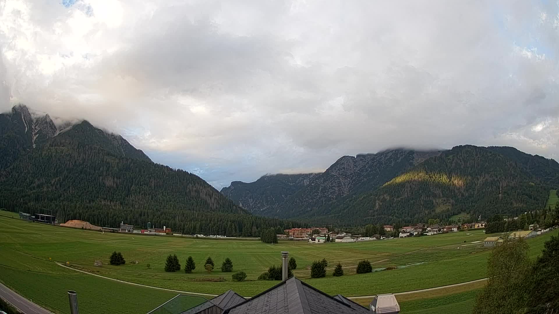Webcam Toblach Dolomites – View from Hotel Rosengarten