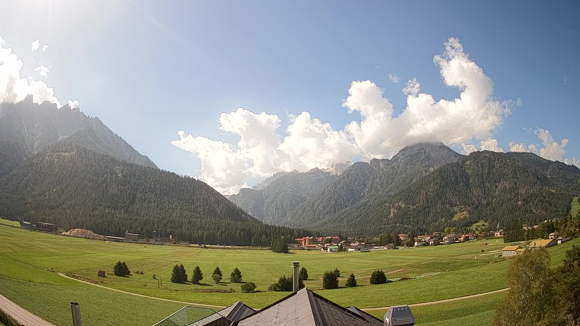 Spletna kamera Toblach Dolomiti – Pogled iz hotela Rosengarten