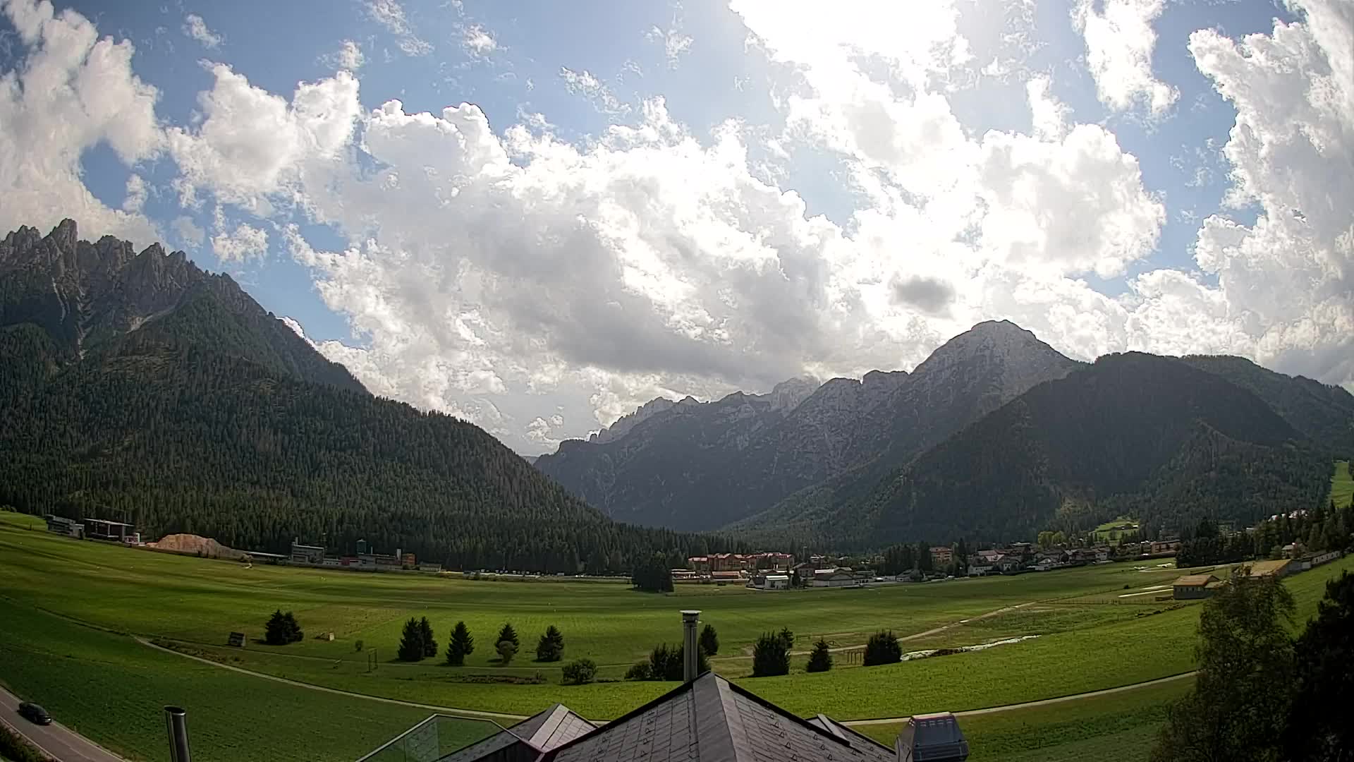Spletna kamera Toblach Dolomiti – Pogled iz hotela Rosengarten