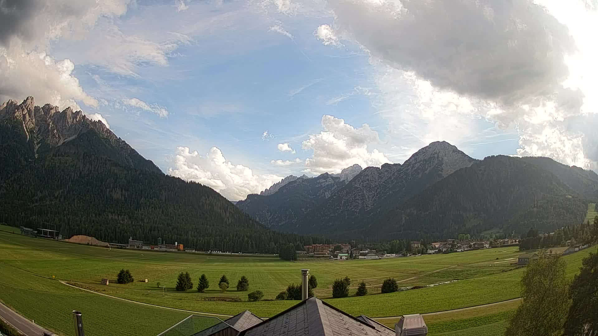 Spletna kamera Toblach Dolomiti – Pogled iz hotela Rosengarten