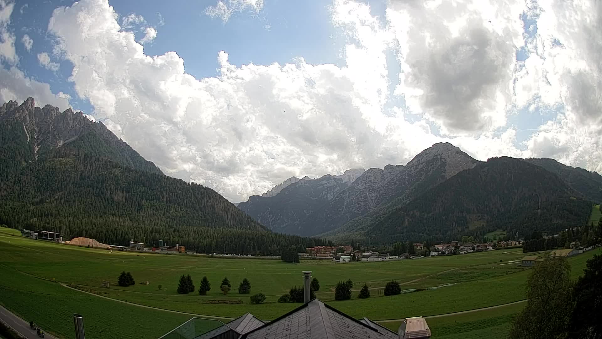 Webcam Toblach Dolomites – View from Hotel Rosengarten