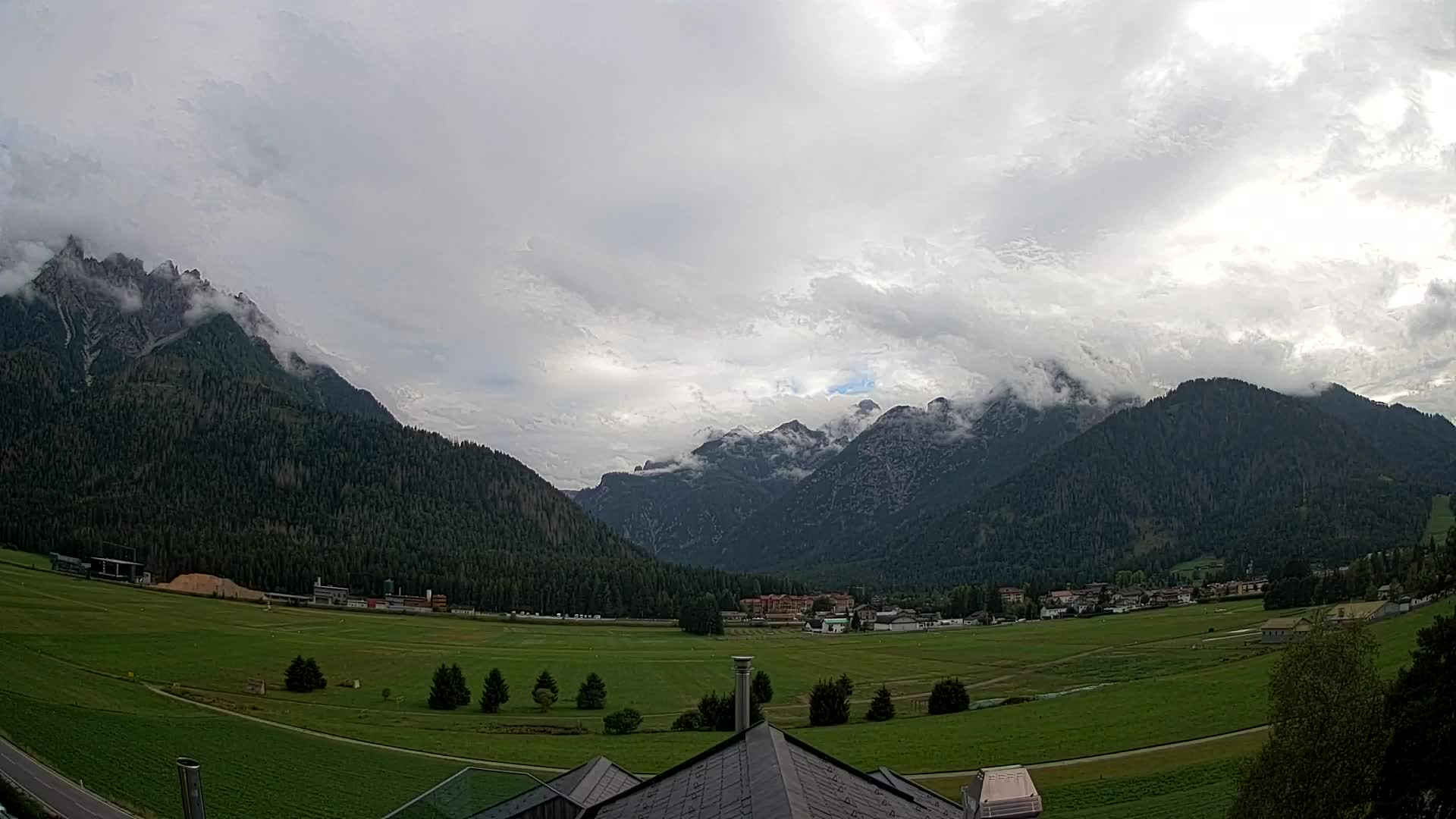 Web kamera Toblach Dolomiti – Pogled s Hotela Rosengarten