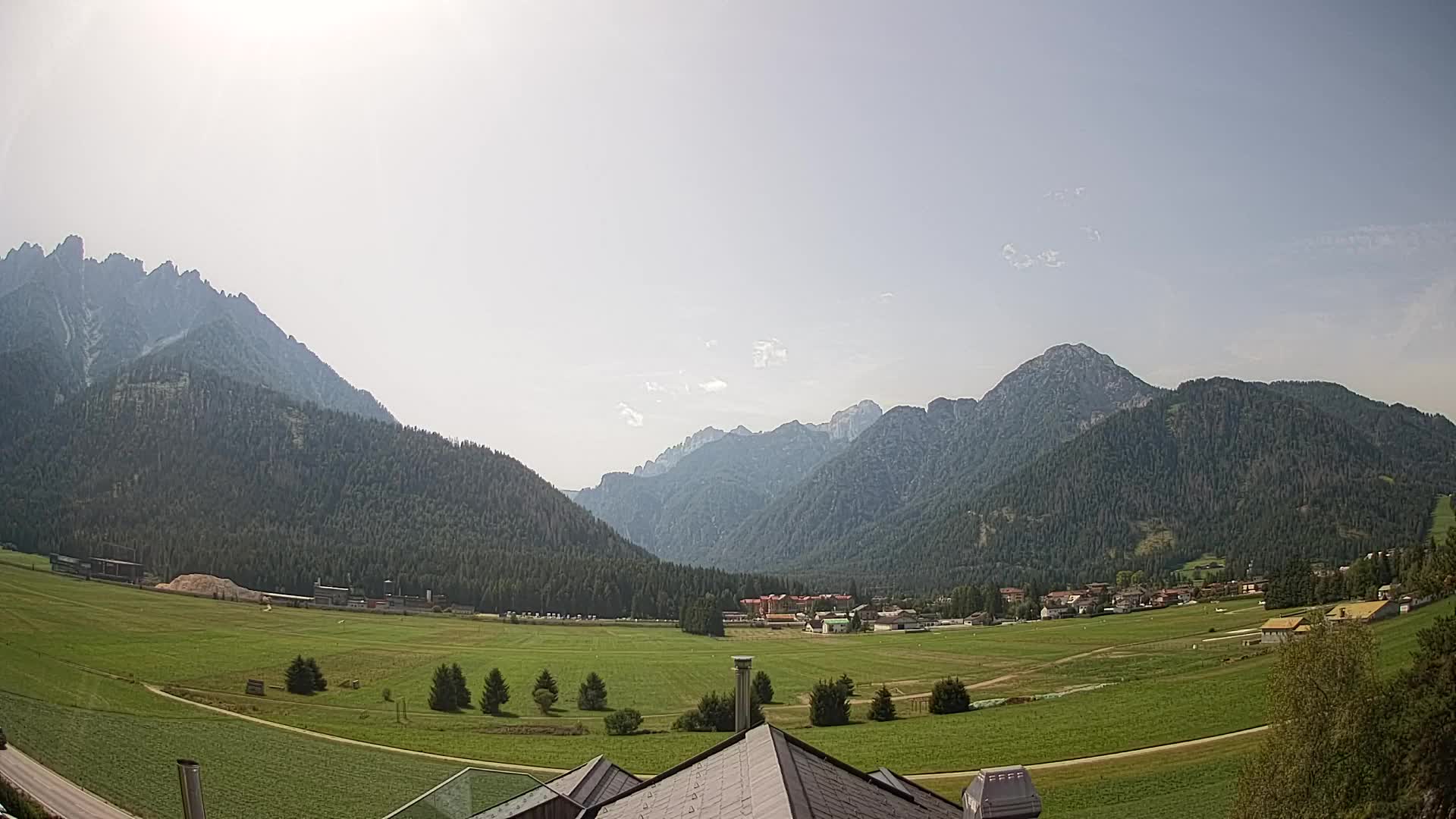 Spletna kamera Toblach Dolomiti – Pogled iz hotela Rosengarten