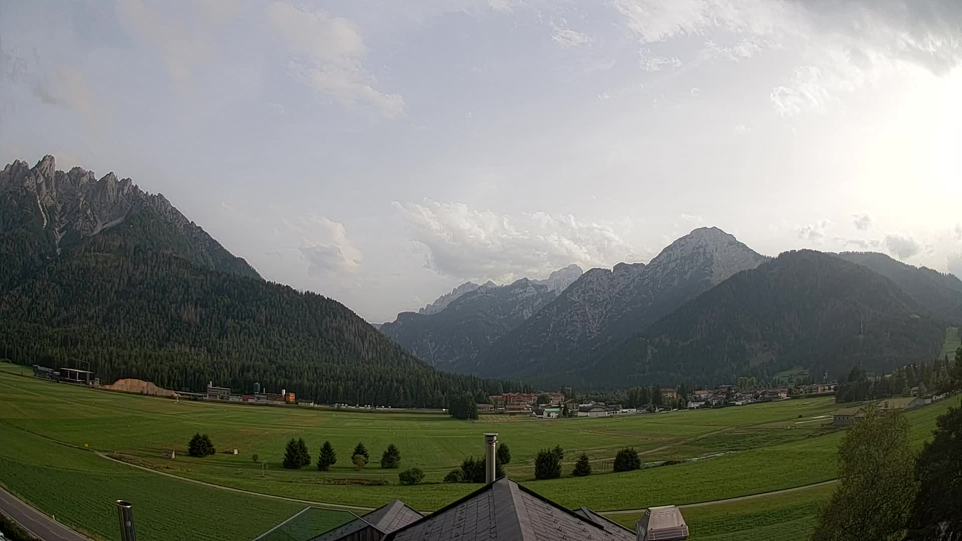 Web kamera Toblach Dolomiti – Pogled s Hotela Rosengarten