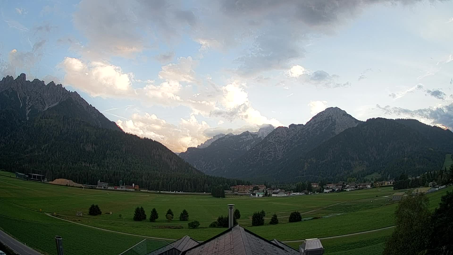 Spletna kamera Toblach Dolomiti – Pogled iz hotela Rosengarten