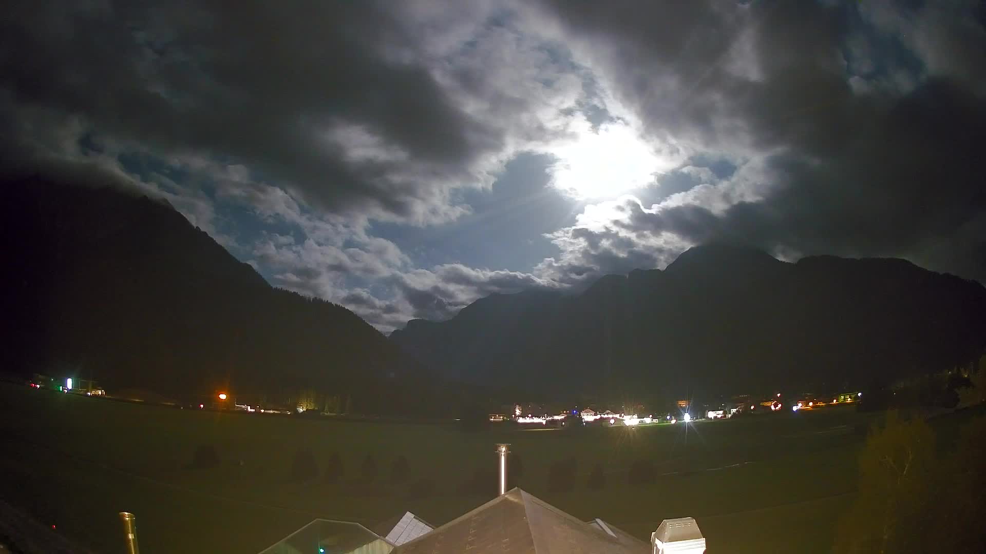 Spletna kamera Toblach Dolomiti – Pogled iz hotela Rosengarten