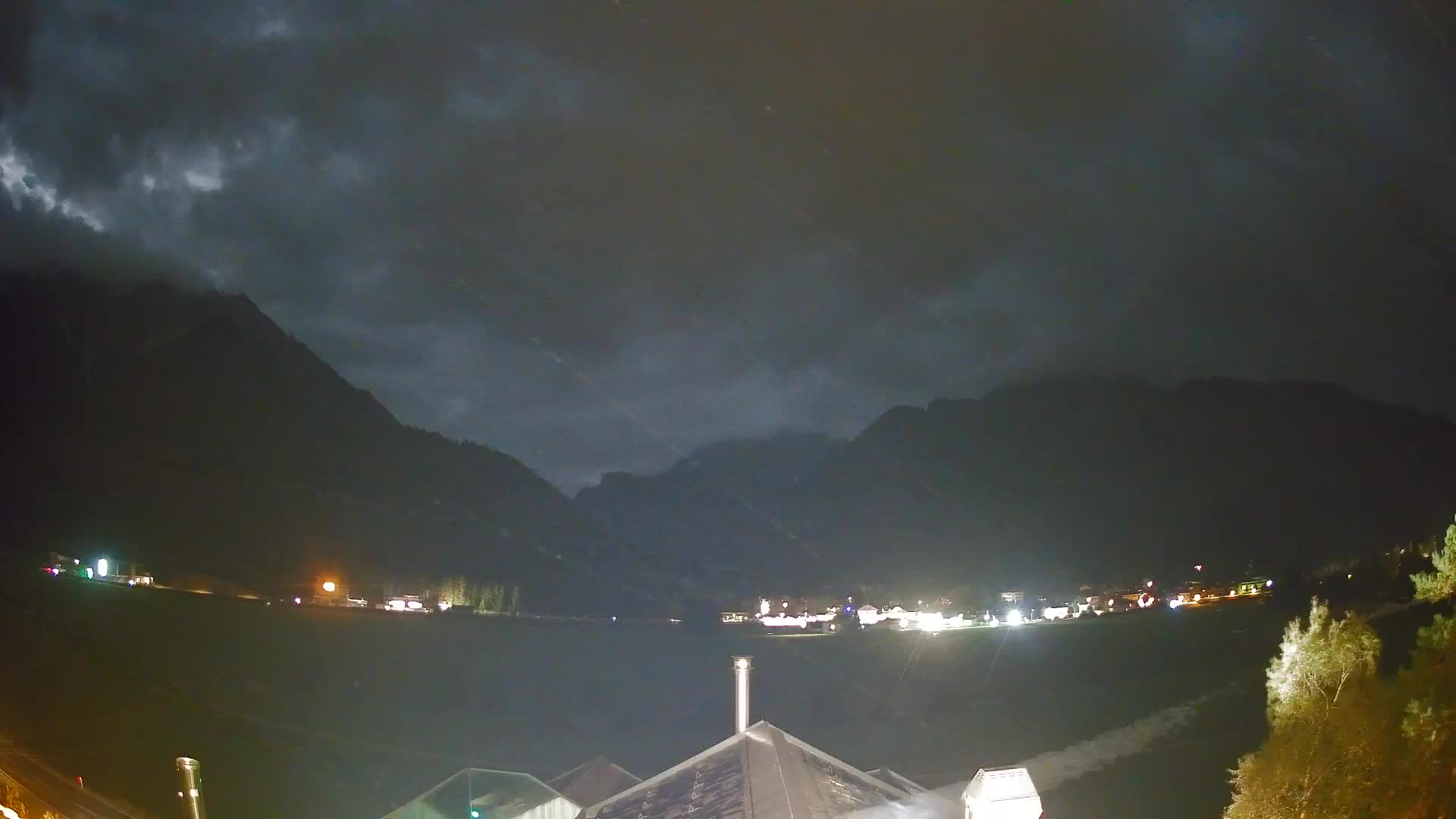 Spletna kamera Toblach Dolomiti – Pogled iz hotela Rosengarten