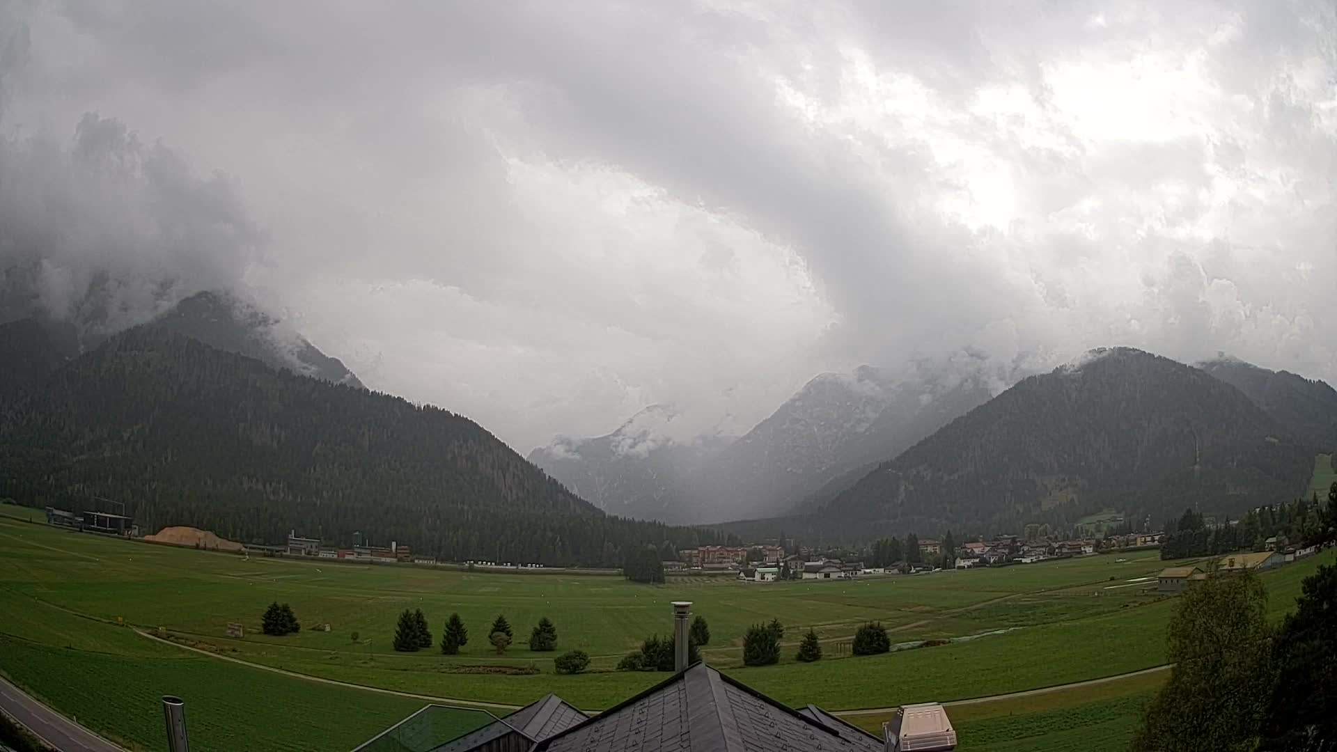 Web kamera Toblach Dolomiti – Pogled s Hotela Rosengarten