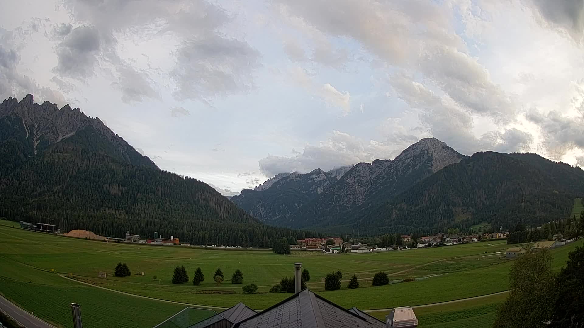 Web kamera Toblach Dolomiti – Pogled s Hotela Rosengarten