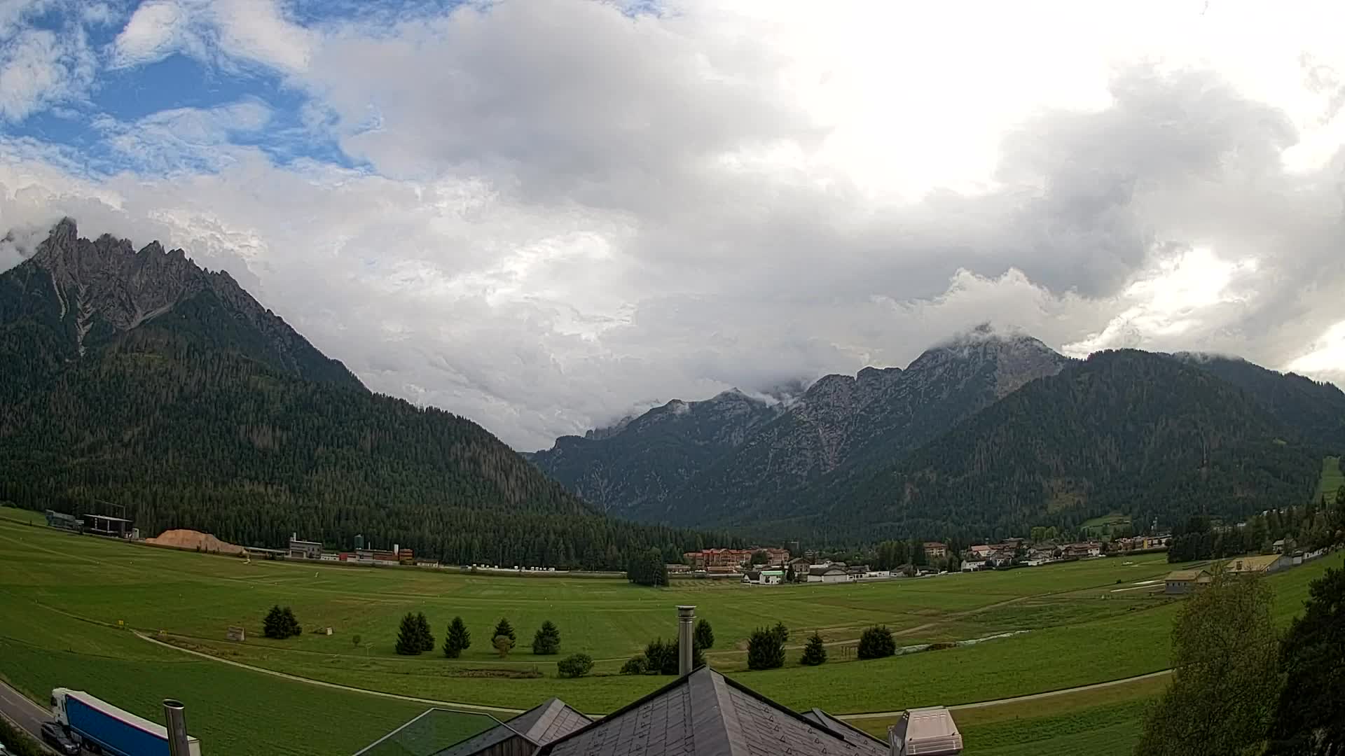 Webcam Toblach Dolomites – View from Hotel Rosengarten